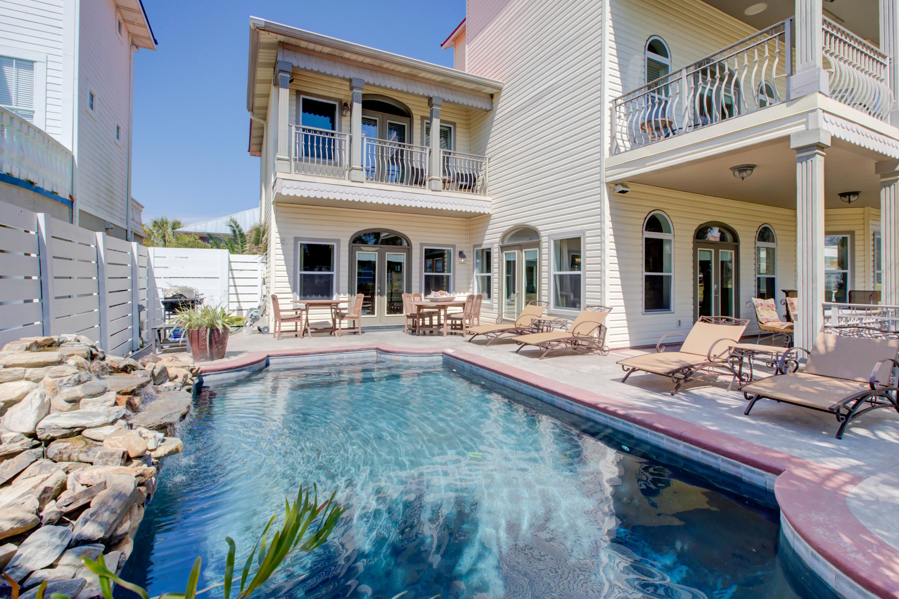 CRYSTAL SHORES - Residential