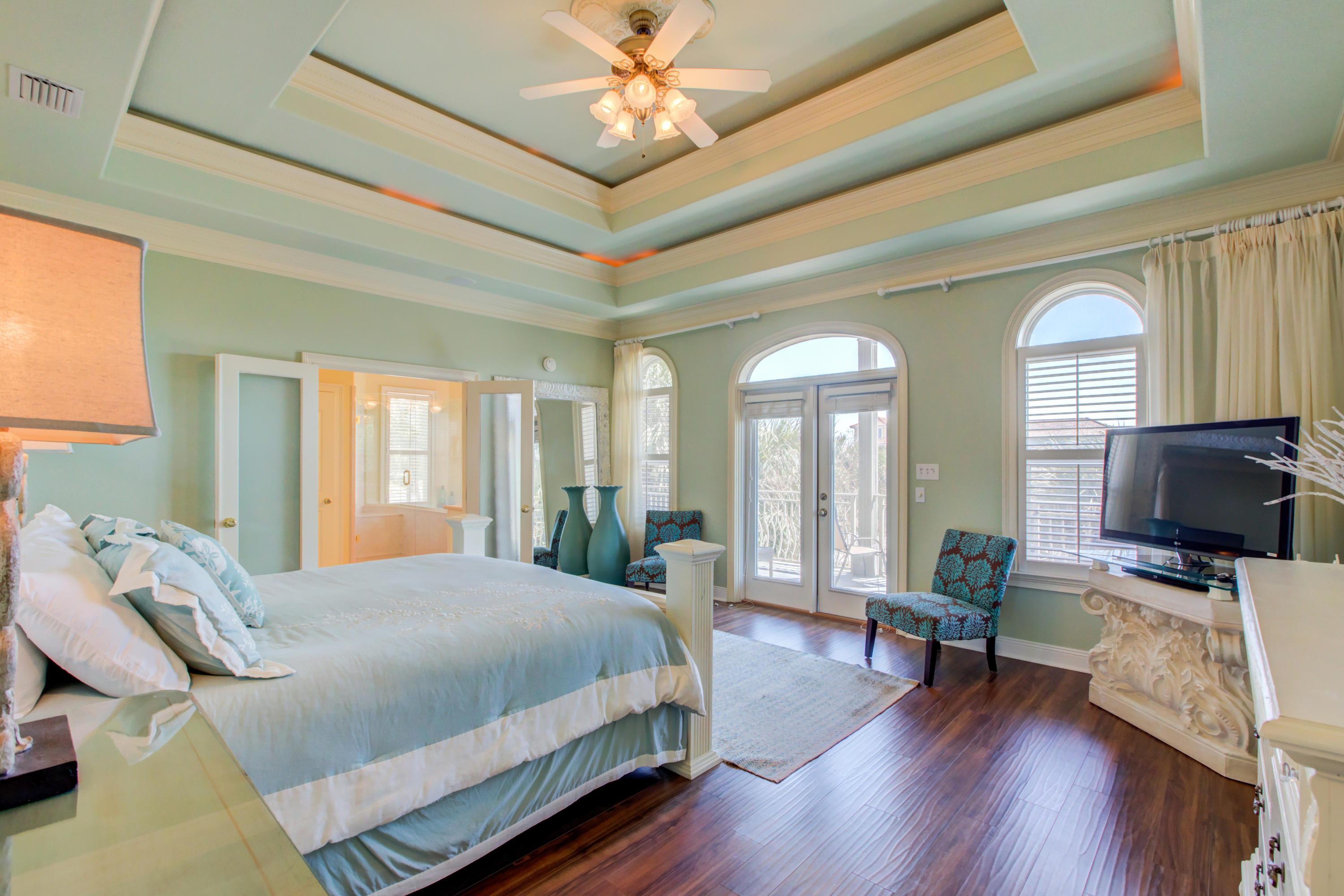 CRYSTAL SHORES - Residential