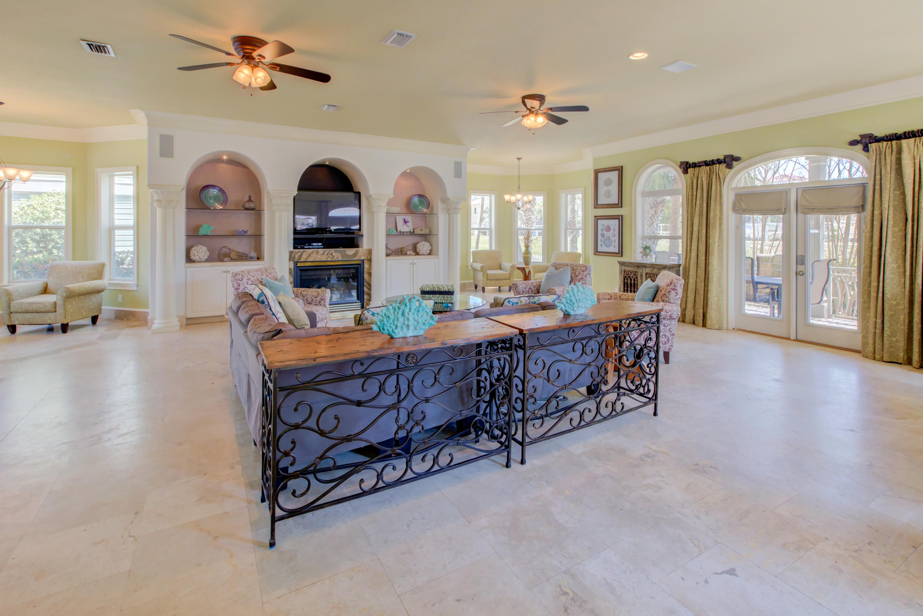 CRYSTAL SHORES - Residential