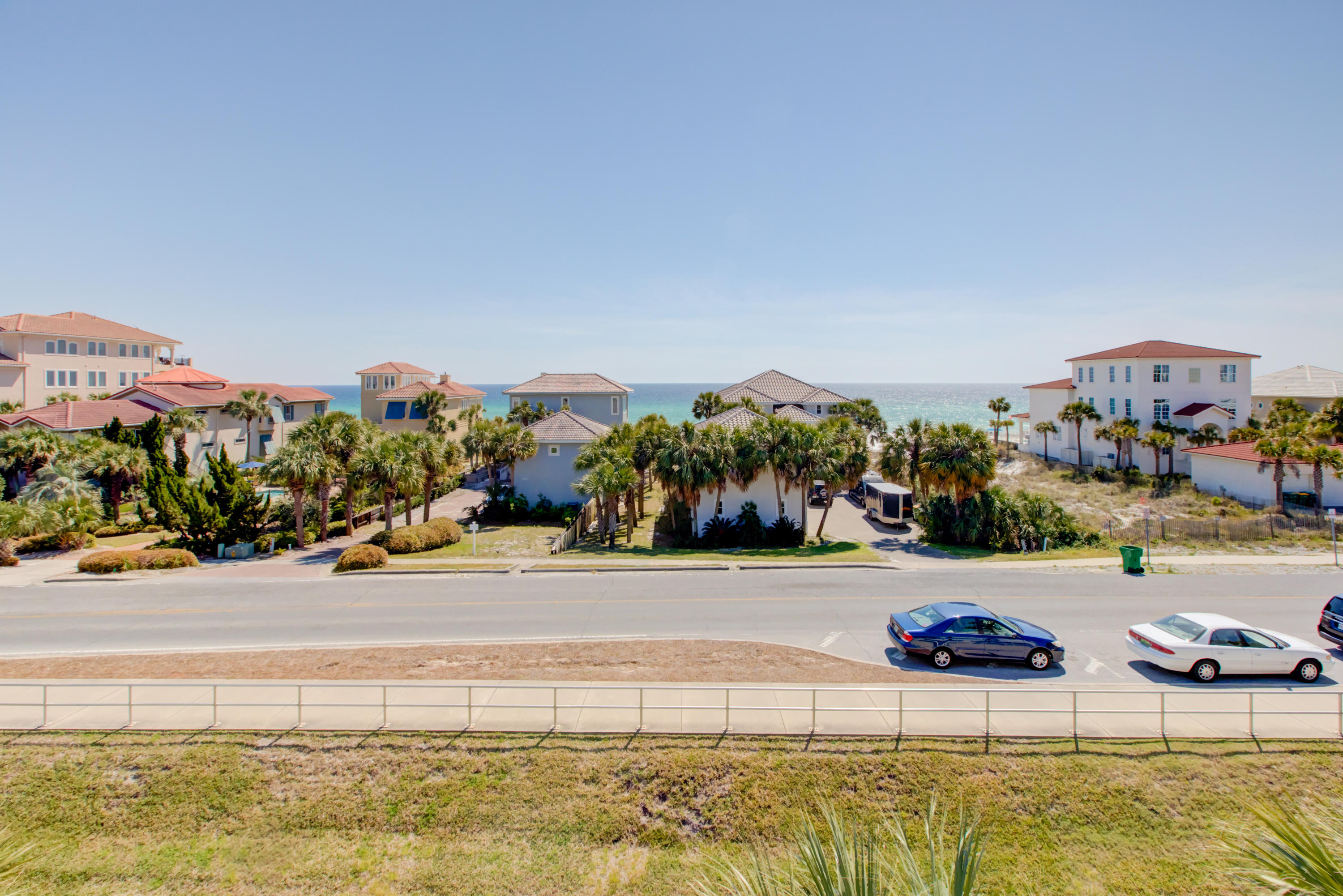 CRYSTAL SHORES - Residential