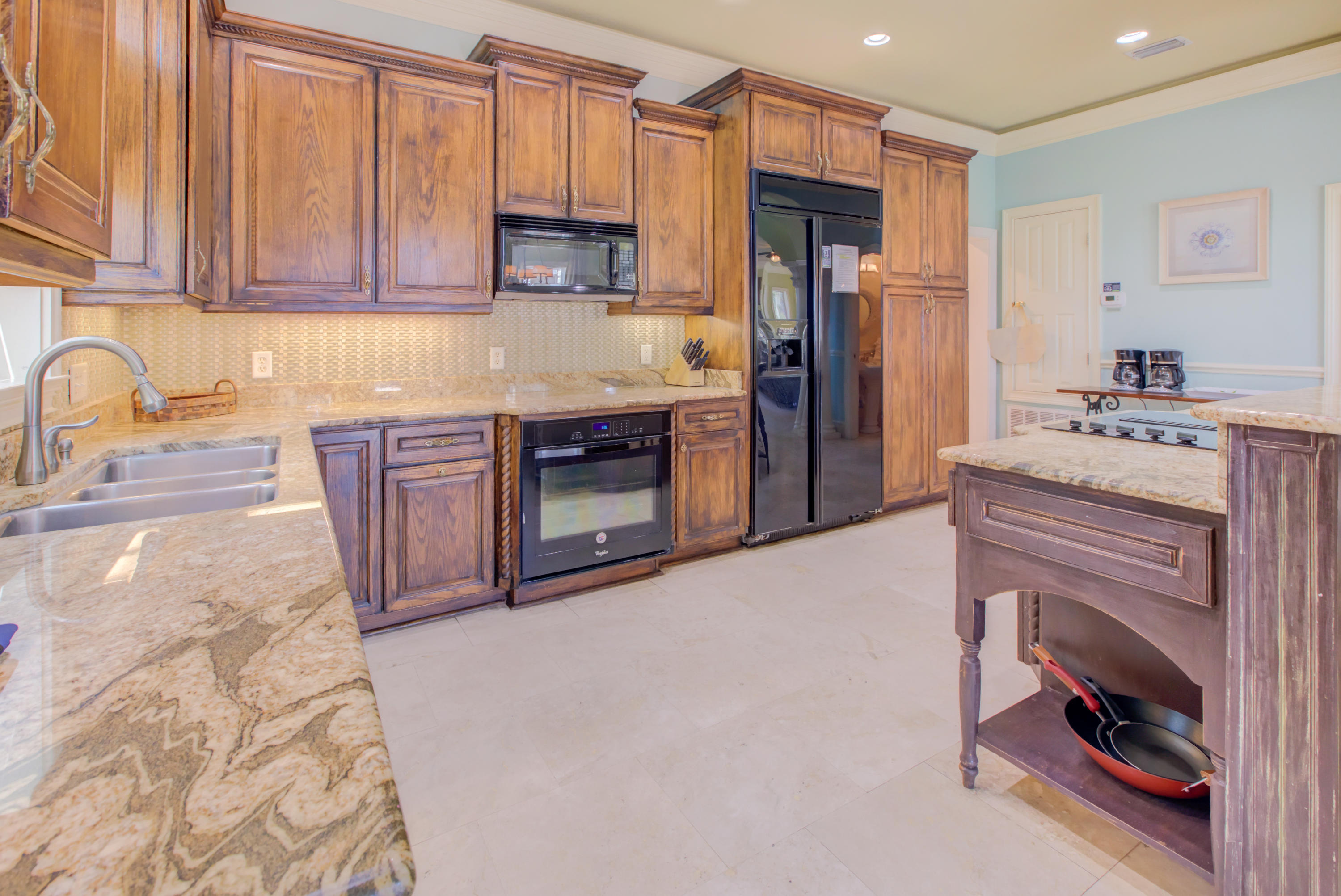 CRYSTAL SHORES - Residential