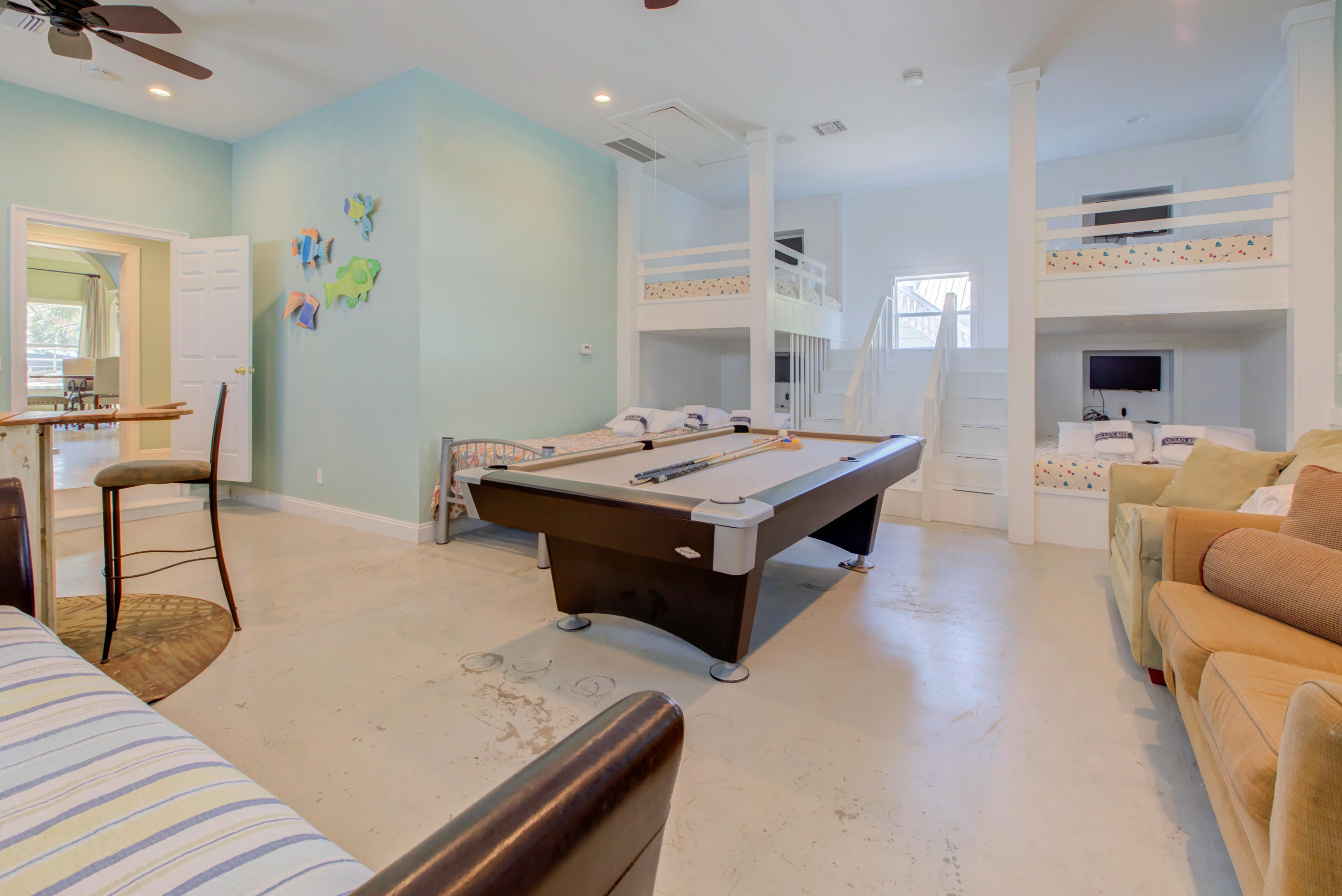 CRYSTAL SHORES - Residential