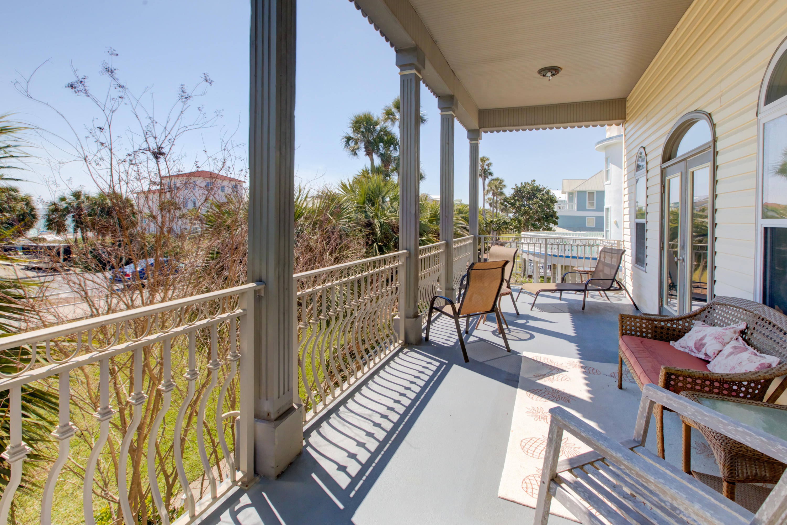 CRYSTAL SHORES - Residential