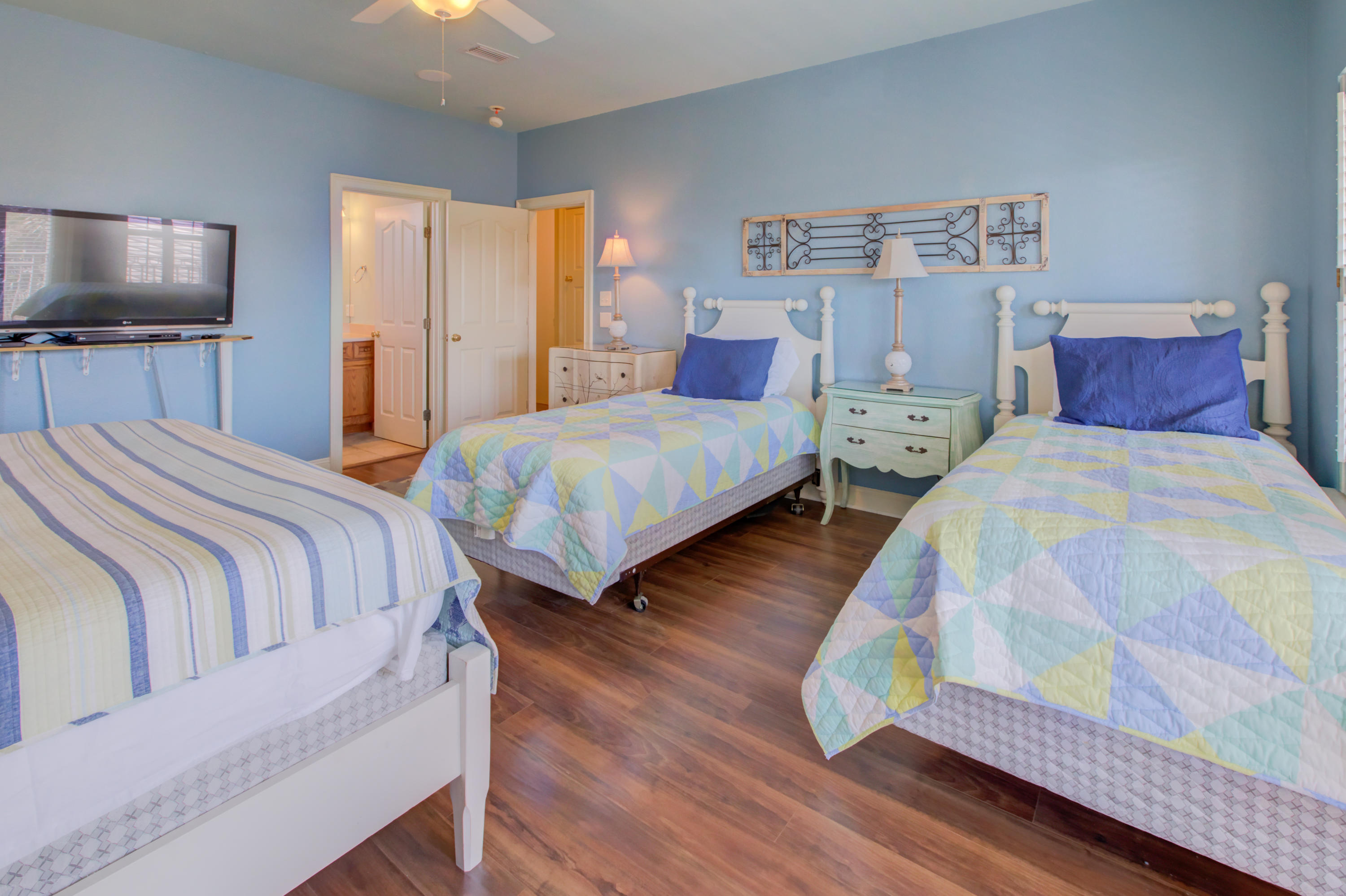 CRYSTAL SHORES - Residential