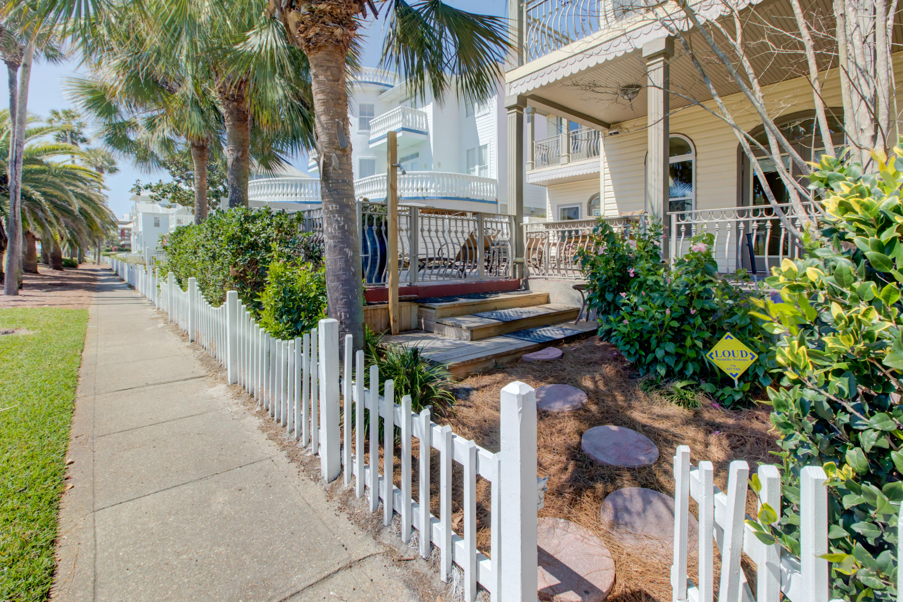 CRYSTAL SHORES - Residential