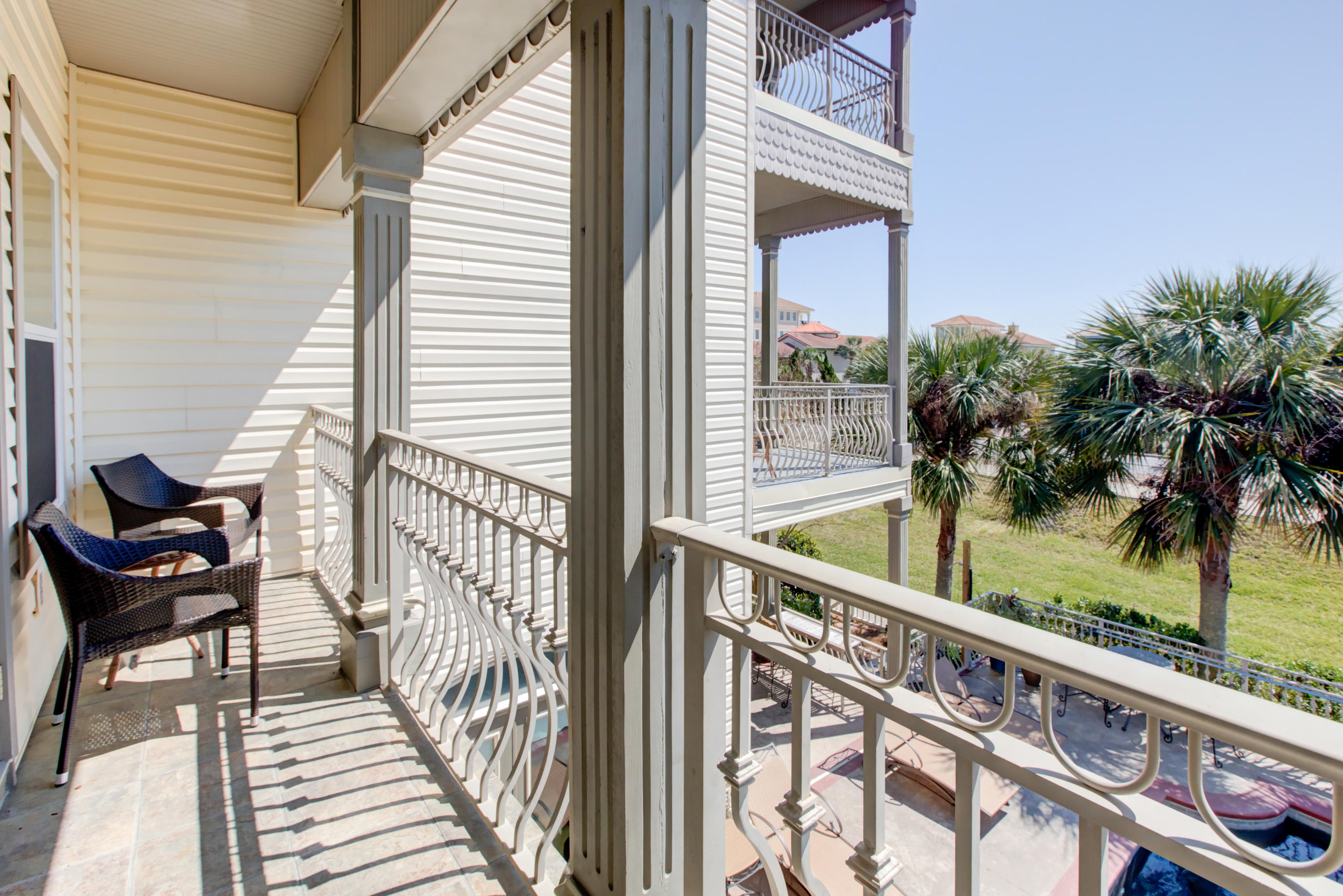 CRYSTAL SHORES - Residential