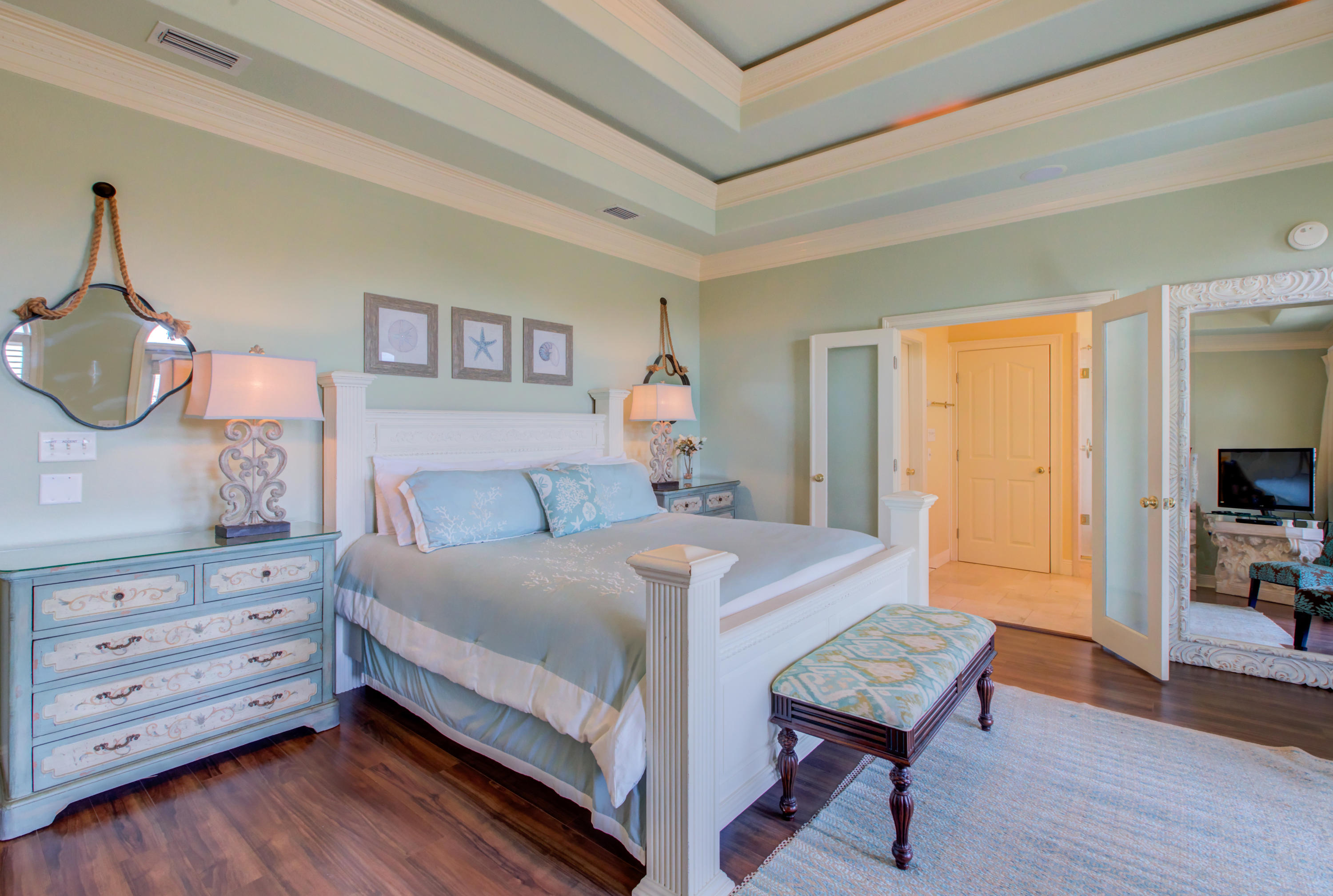 CRYSTAL SHORES - Residential