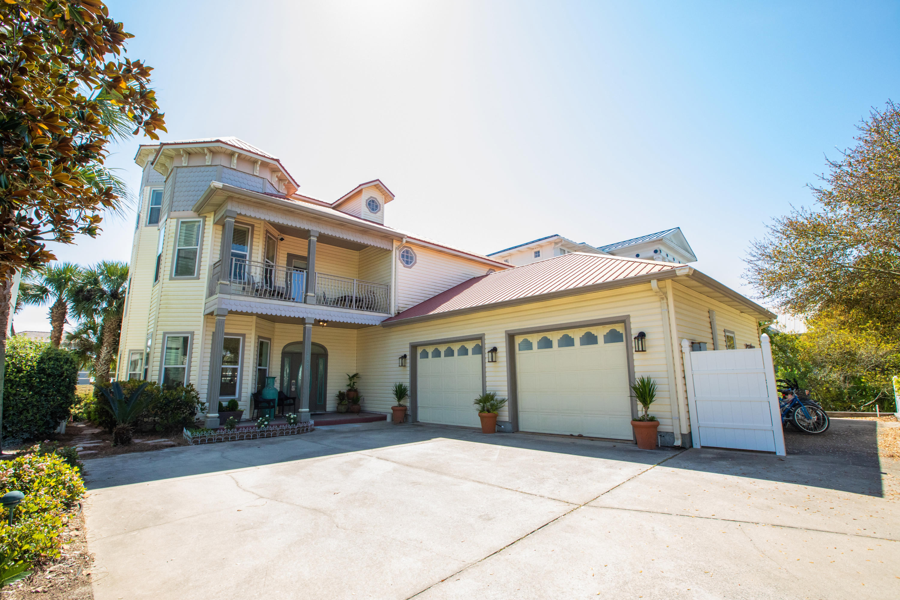 CRYSTAL SHORES - Residential