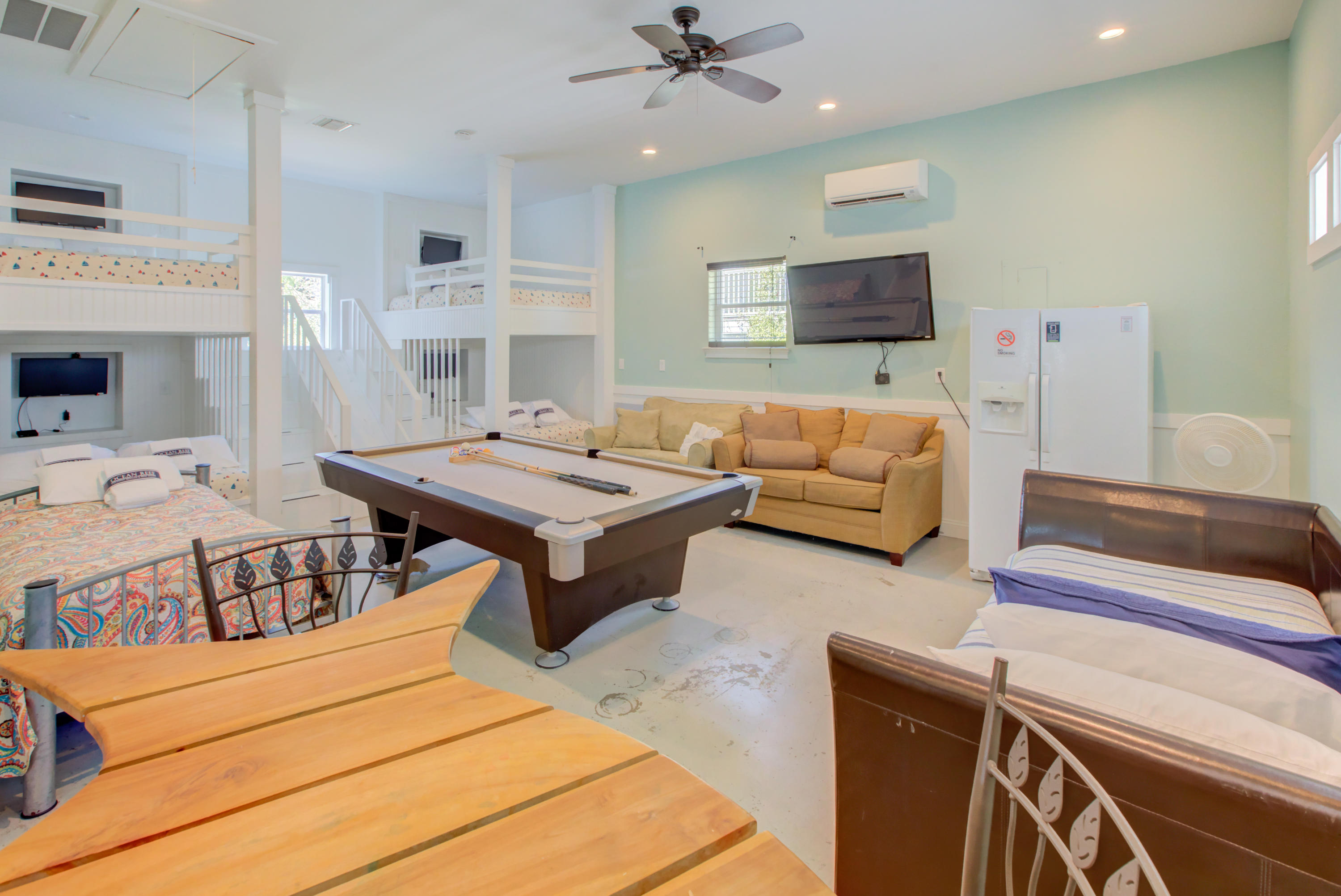 CRYSTAL SHORES - Residential