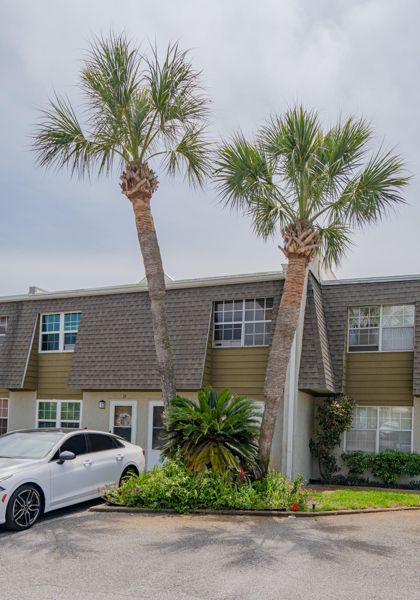 CHATEAU BY THE SEA - Residential