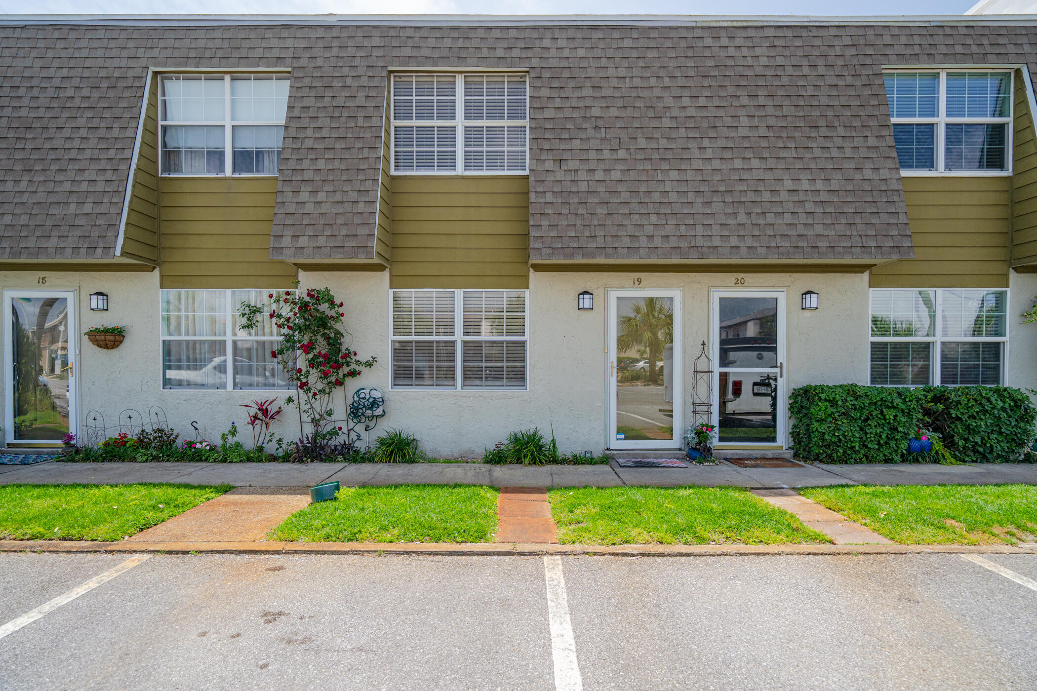 CHATEAU BY THE SEA - Residential