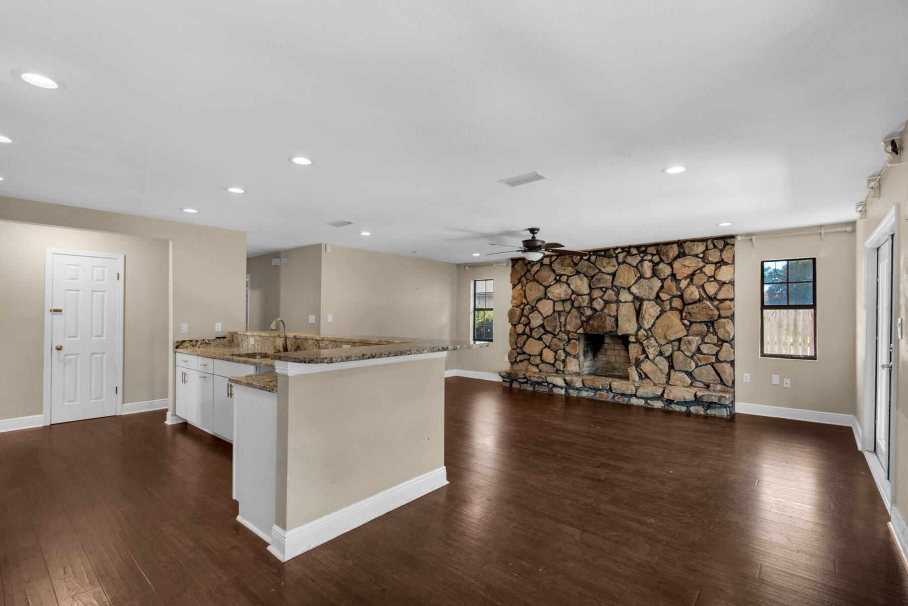 LAKE LORRAINE ESTATES 3 - Residential