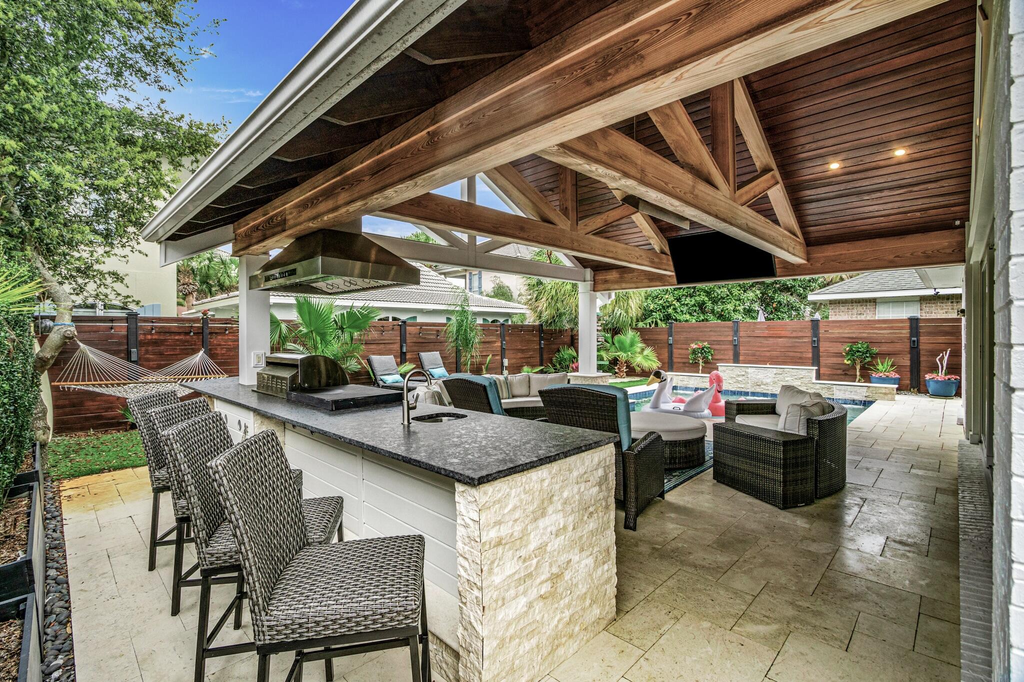 PARADISE RETREAT - Residential