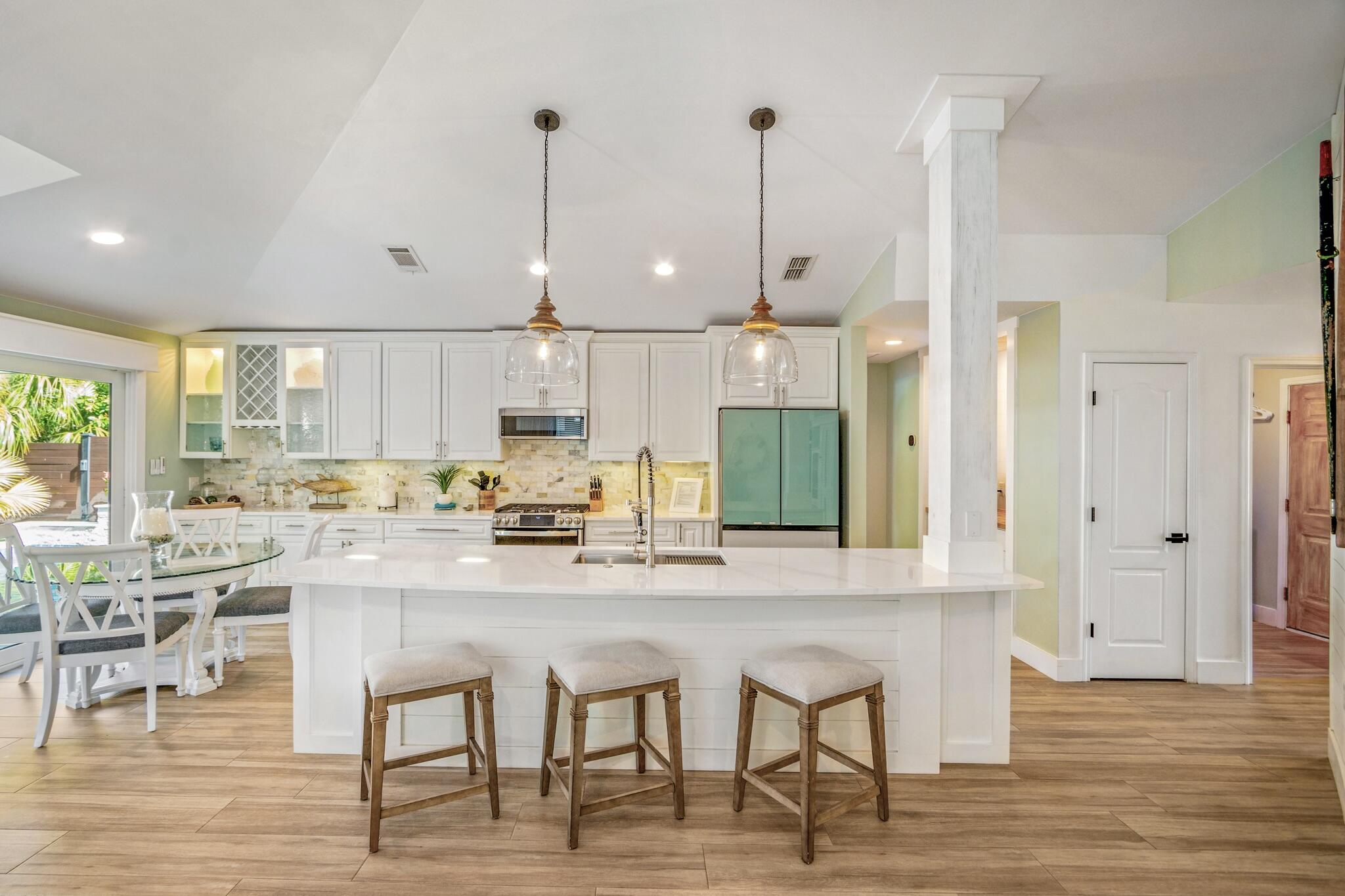 PARADISE RETREAT - Residential