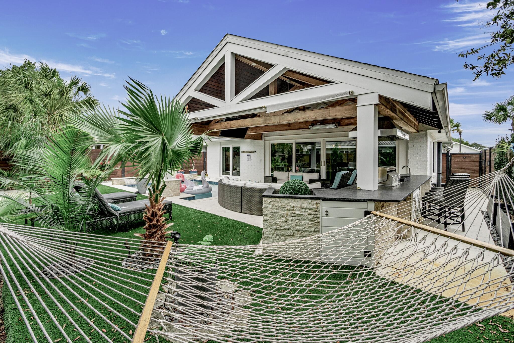PARADISE RETREAT - Residential