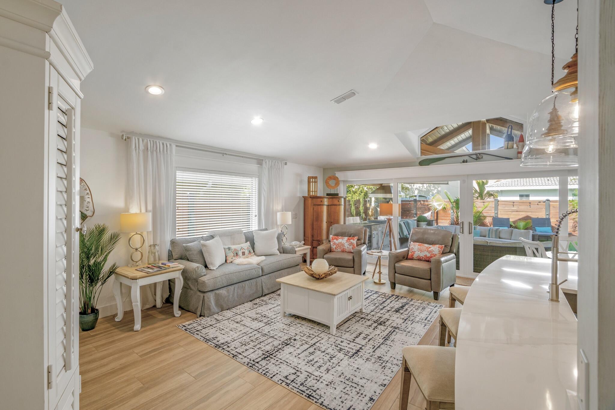 PARADISE RETREAT - Residential