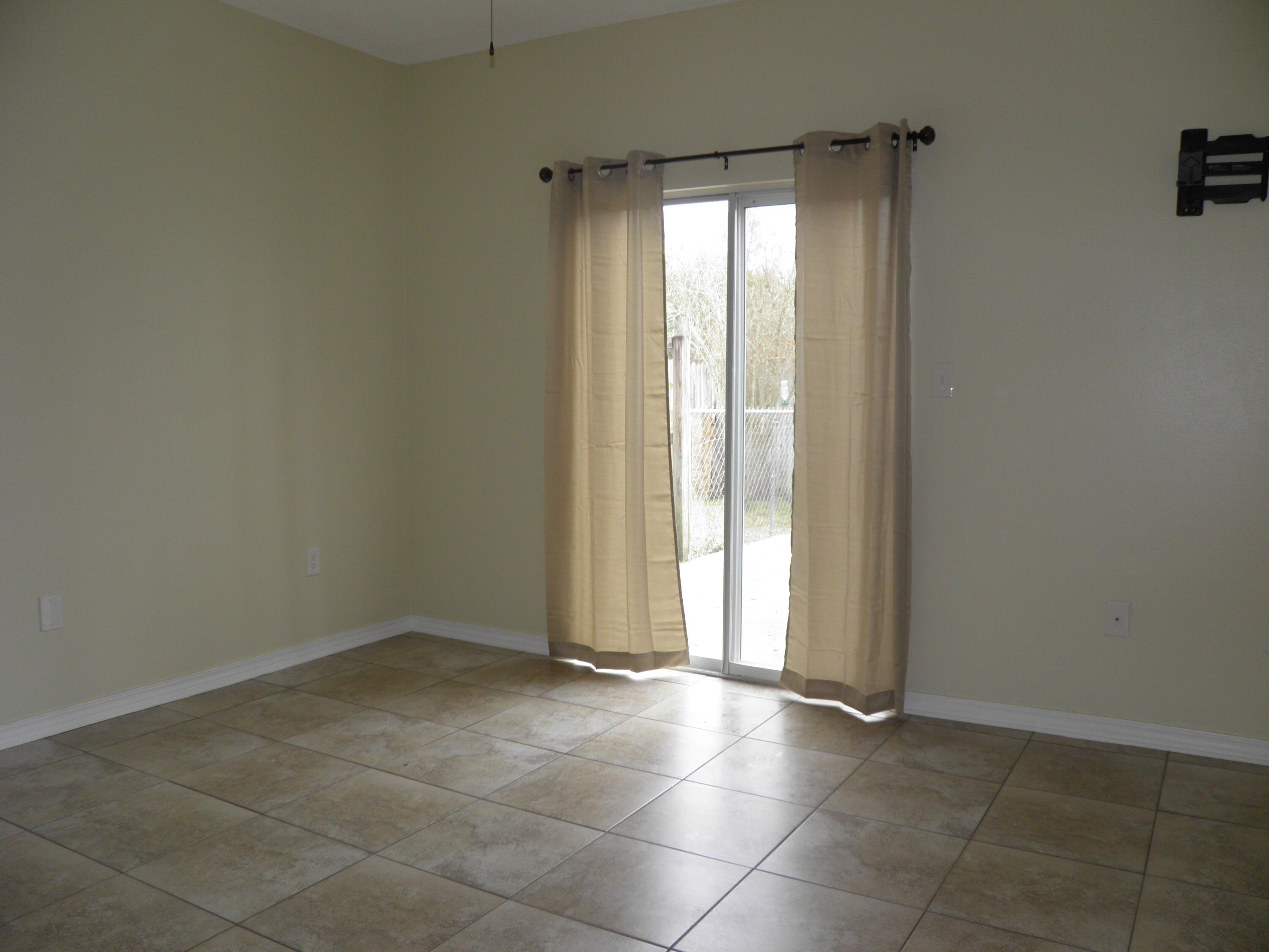 FOREST OAKS PH 1 - Residential Lease