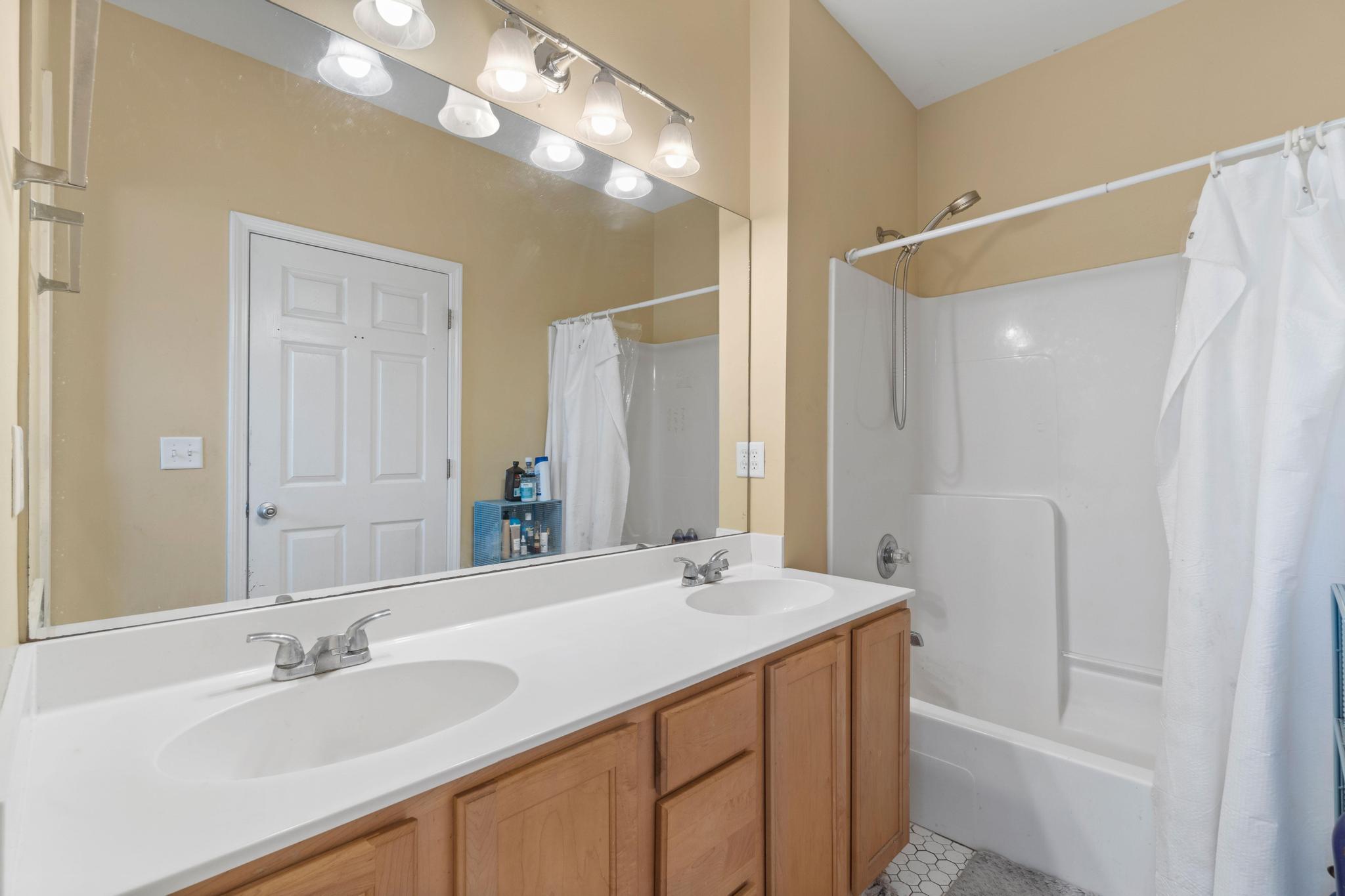 MAGNOLIA BEACH - Residential