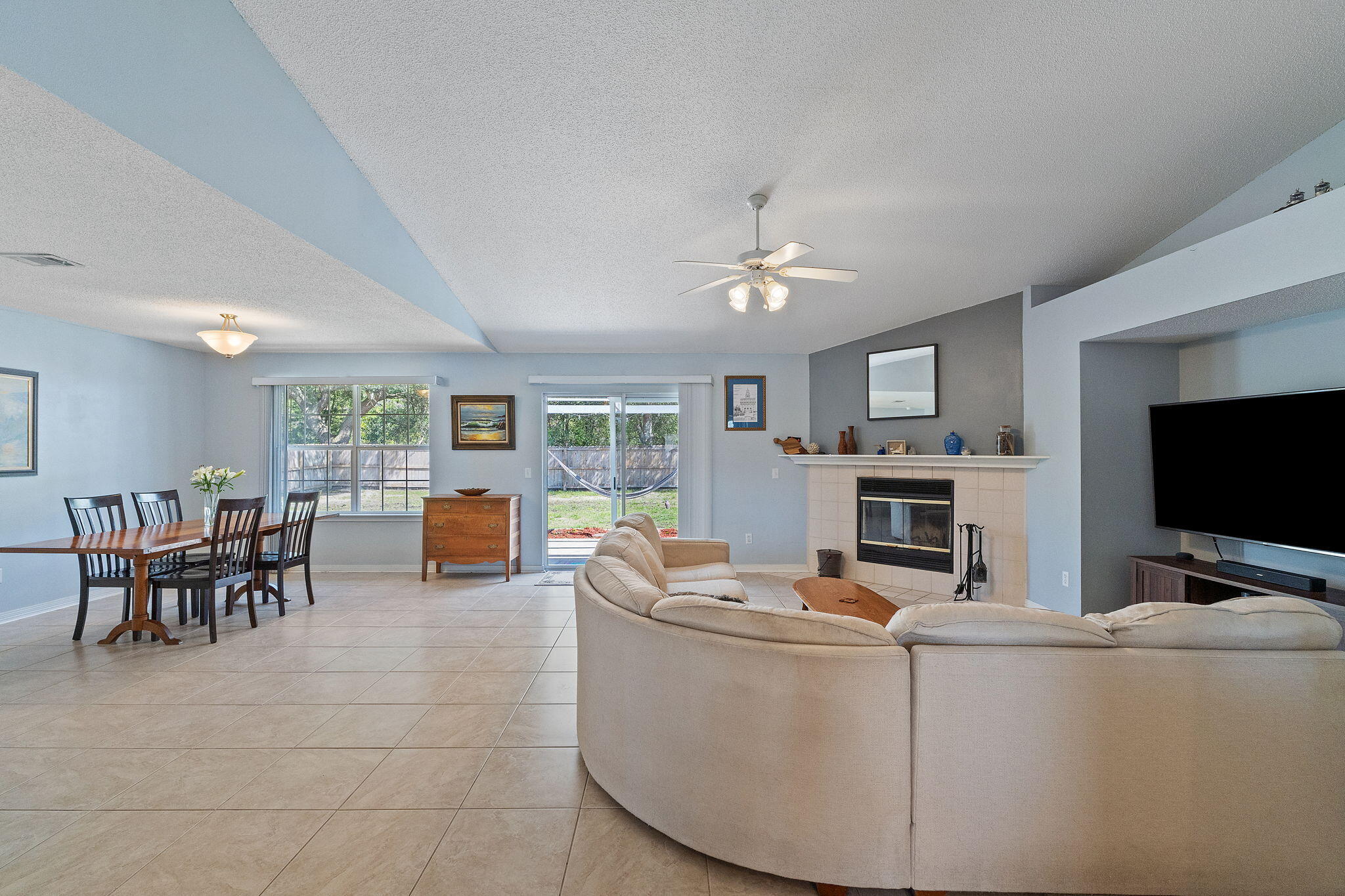EMERALD SHORES - Residential