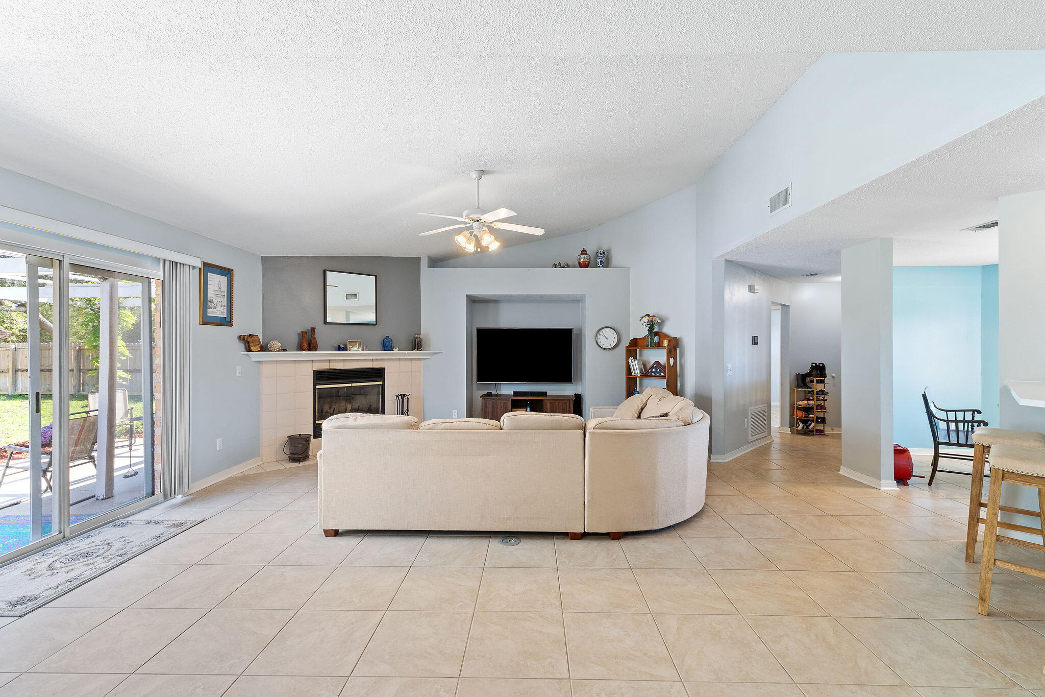 EMERALD SHORES - Residential