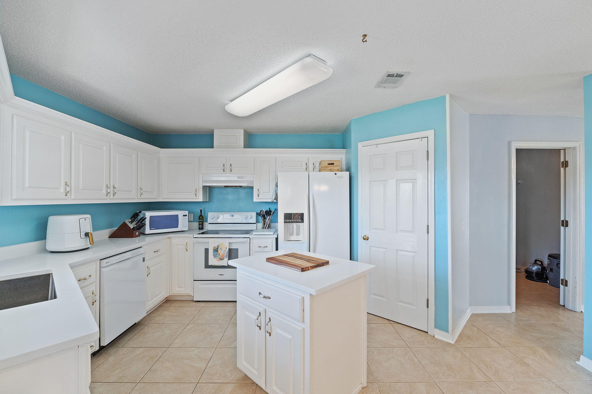 EMERALD SHORES - Residential