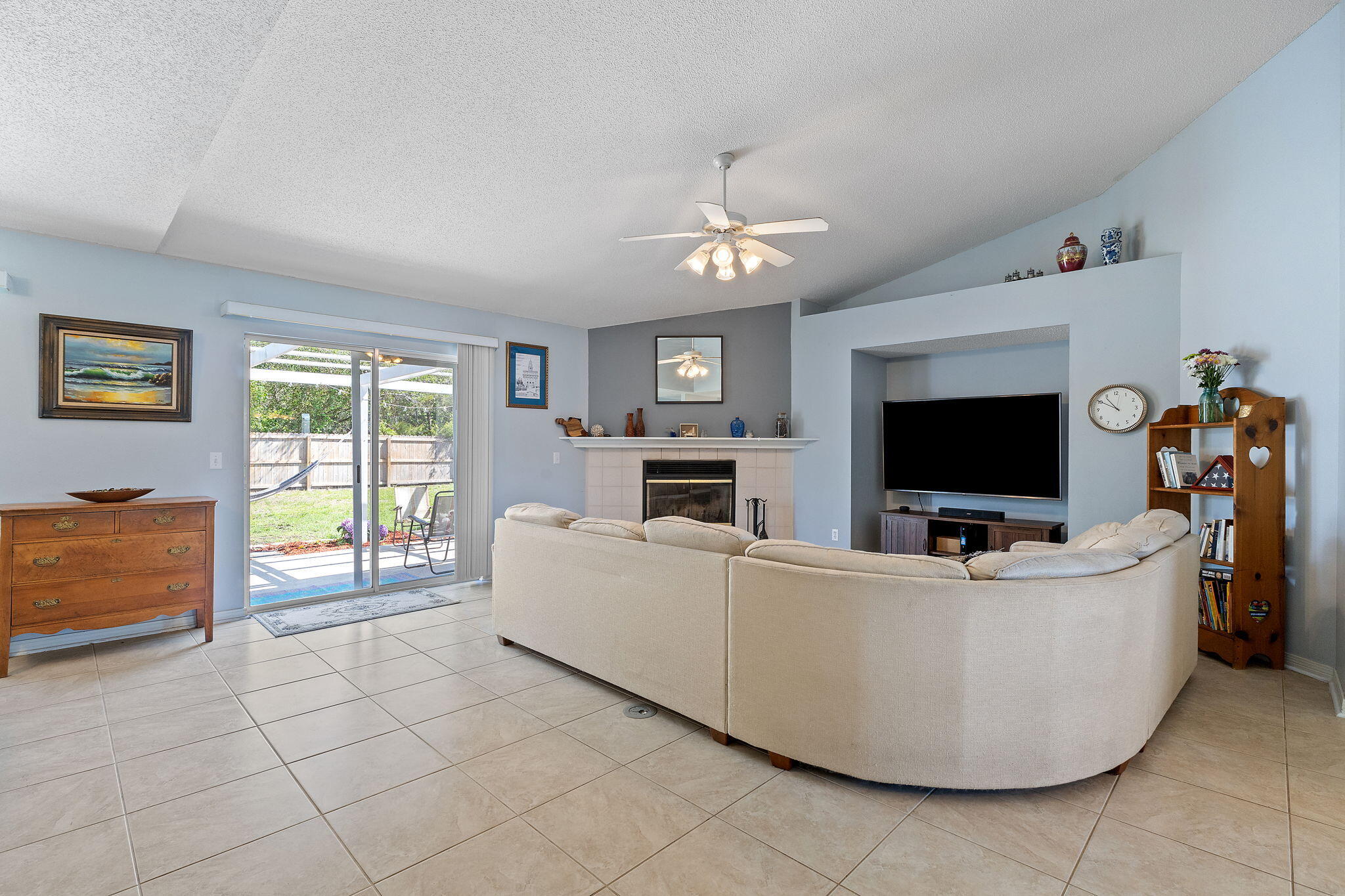 EMERALD SHORES - Residential