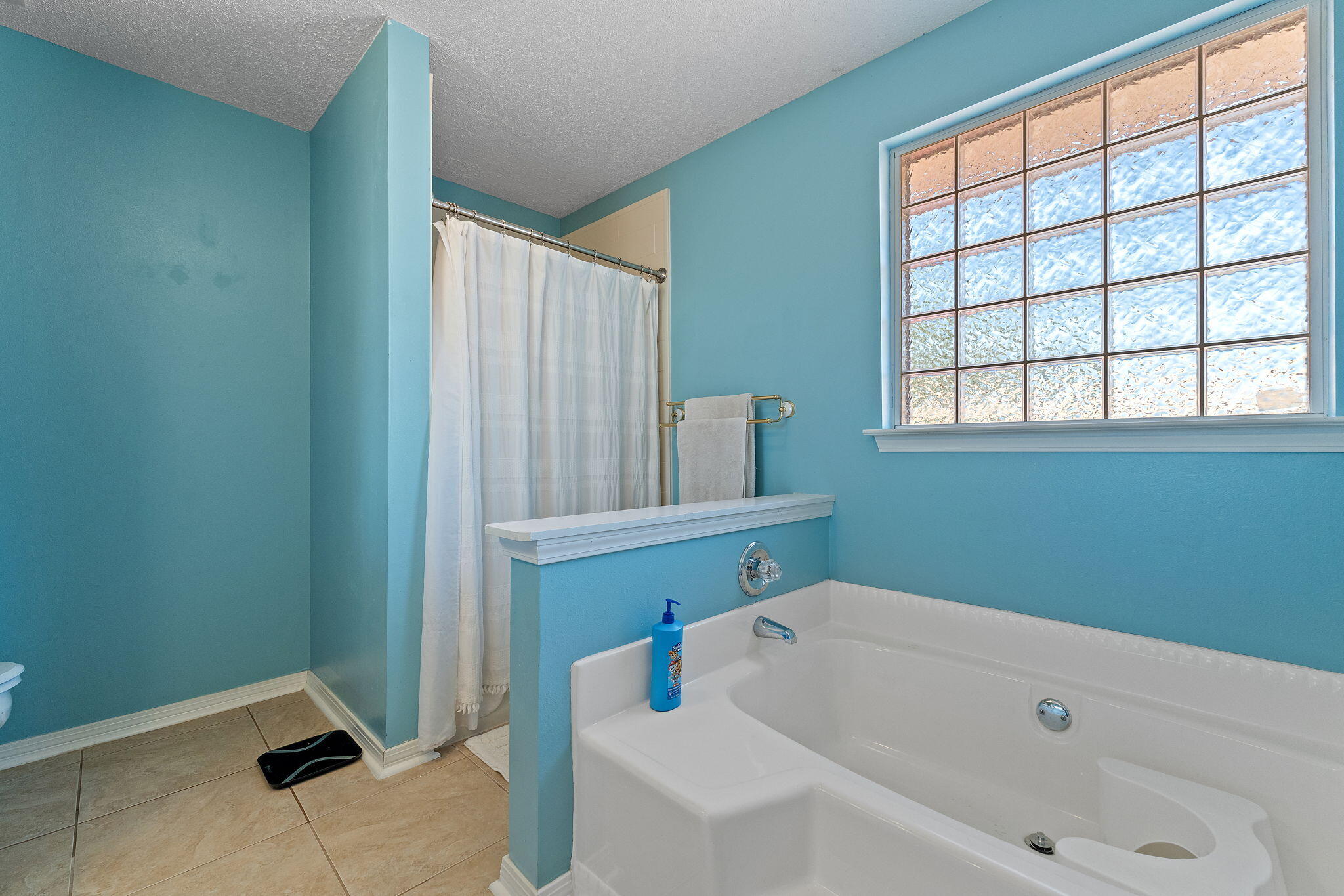 EMERALD SHORES - Residential