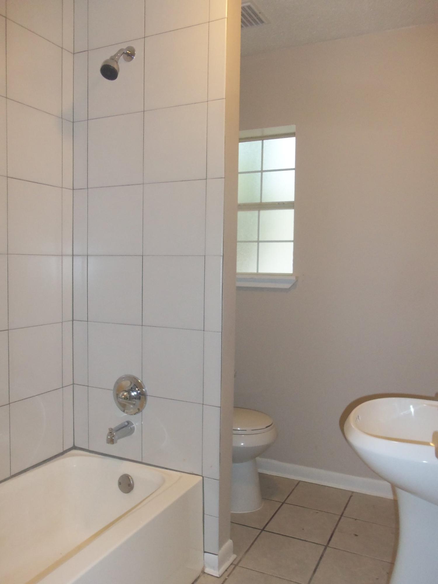 CINCO BAYOU - Residential Lease