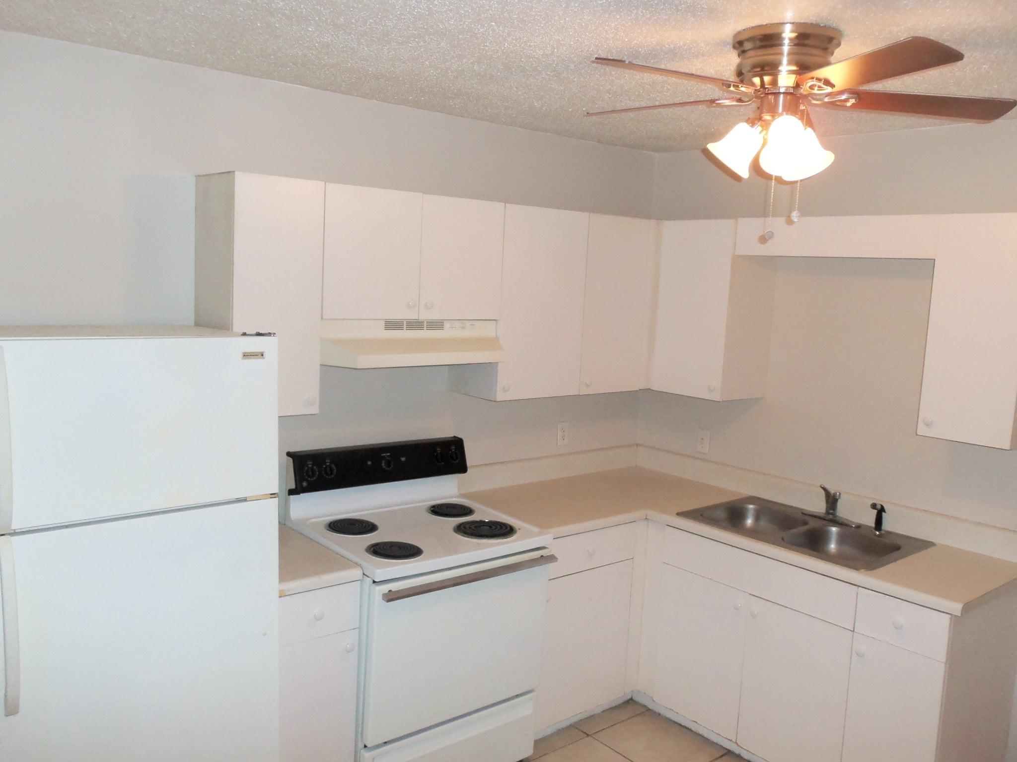 CINCO BAYOU - Residential Lease