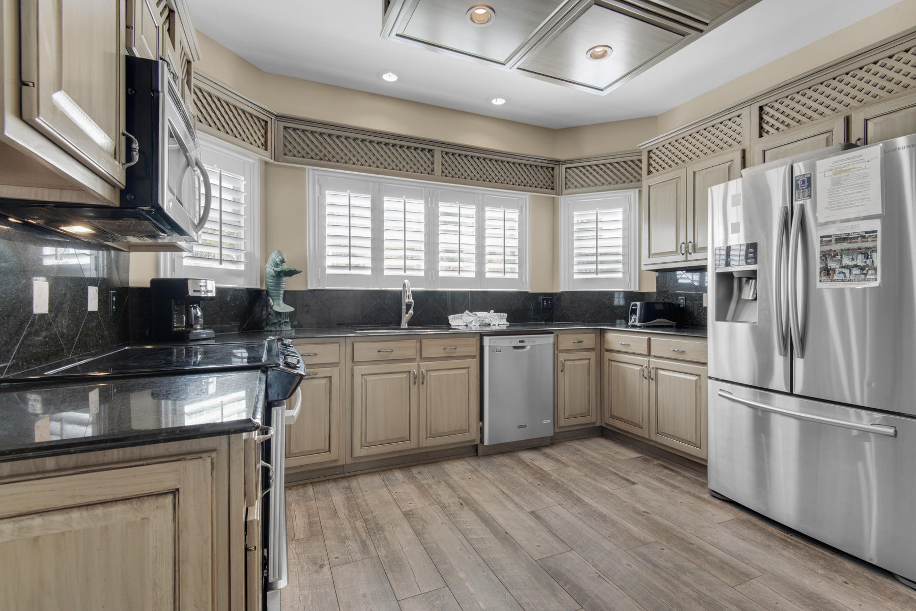 CRYSTAL SHORES - Residential