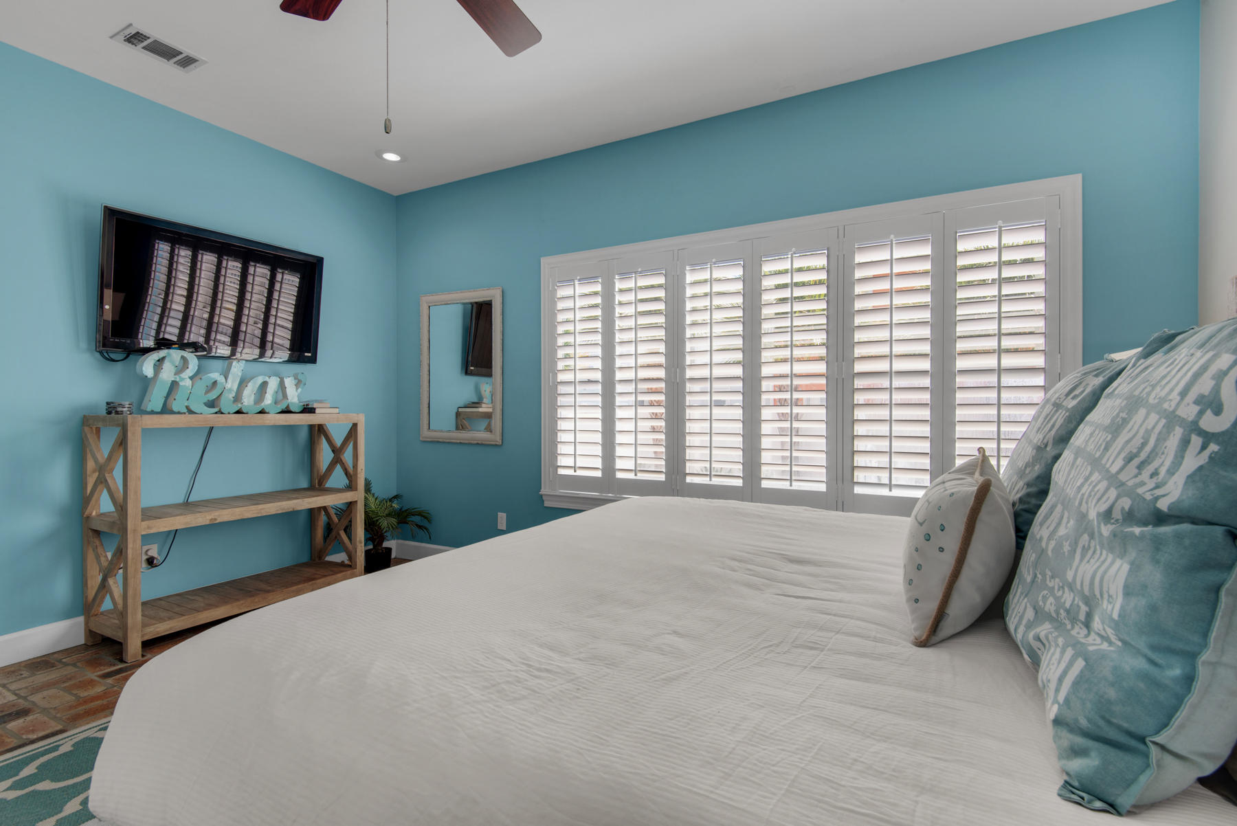 CRYSTAL SHORES - Residential