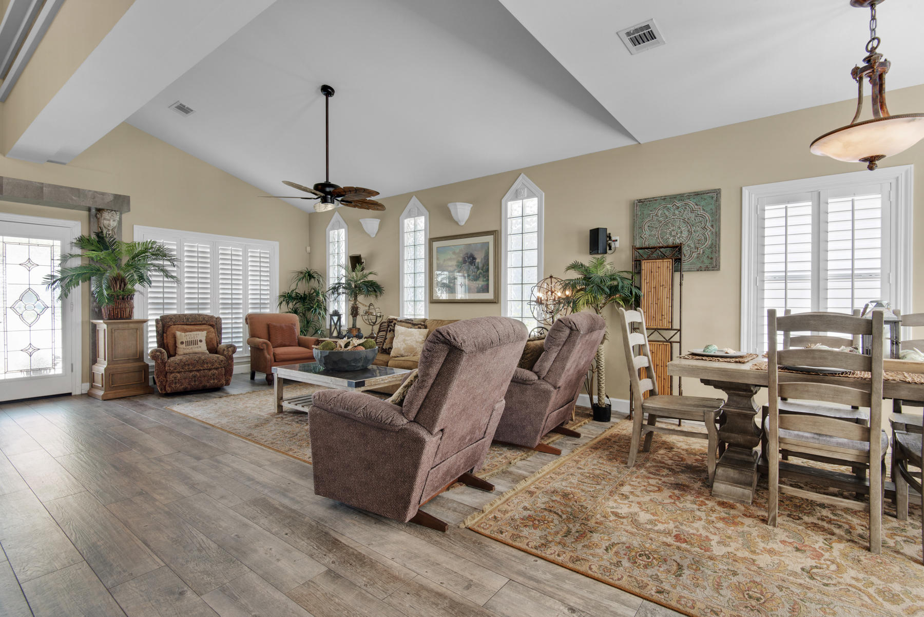 CRYSTAL SHORES - Residential