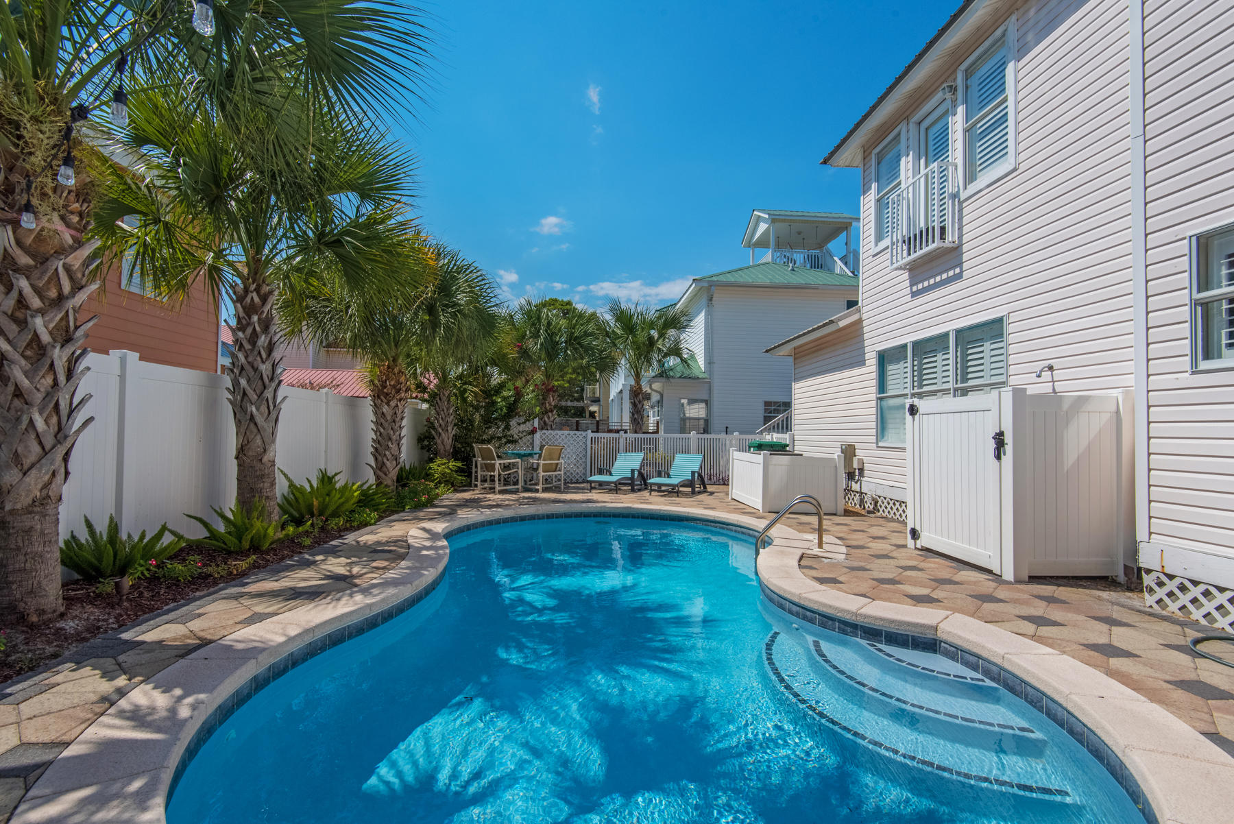 CRYSTAL SHORES - Residential