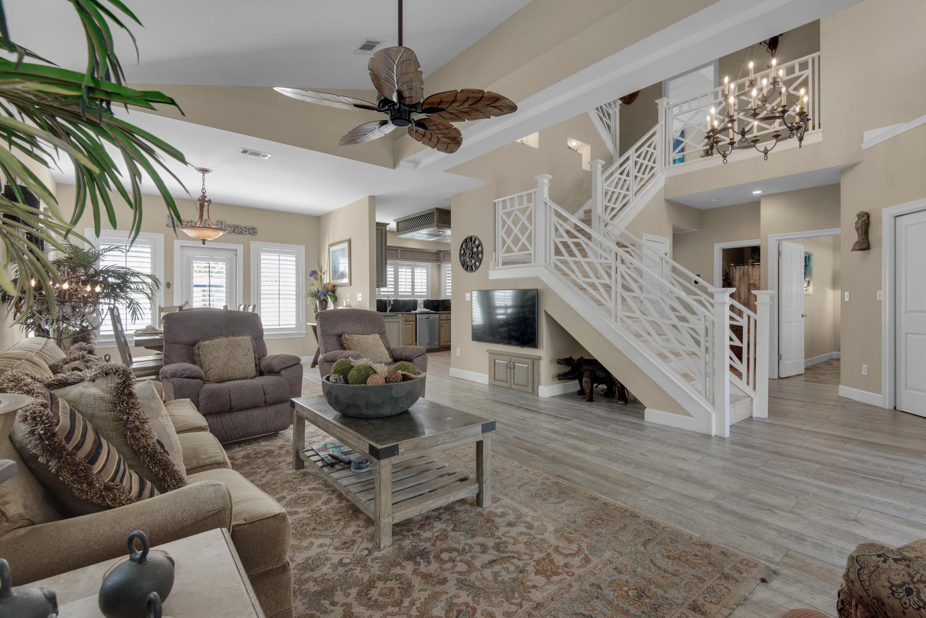 CRYSTAL SHORES - Residential