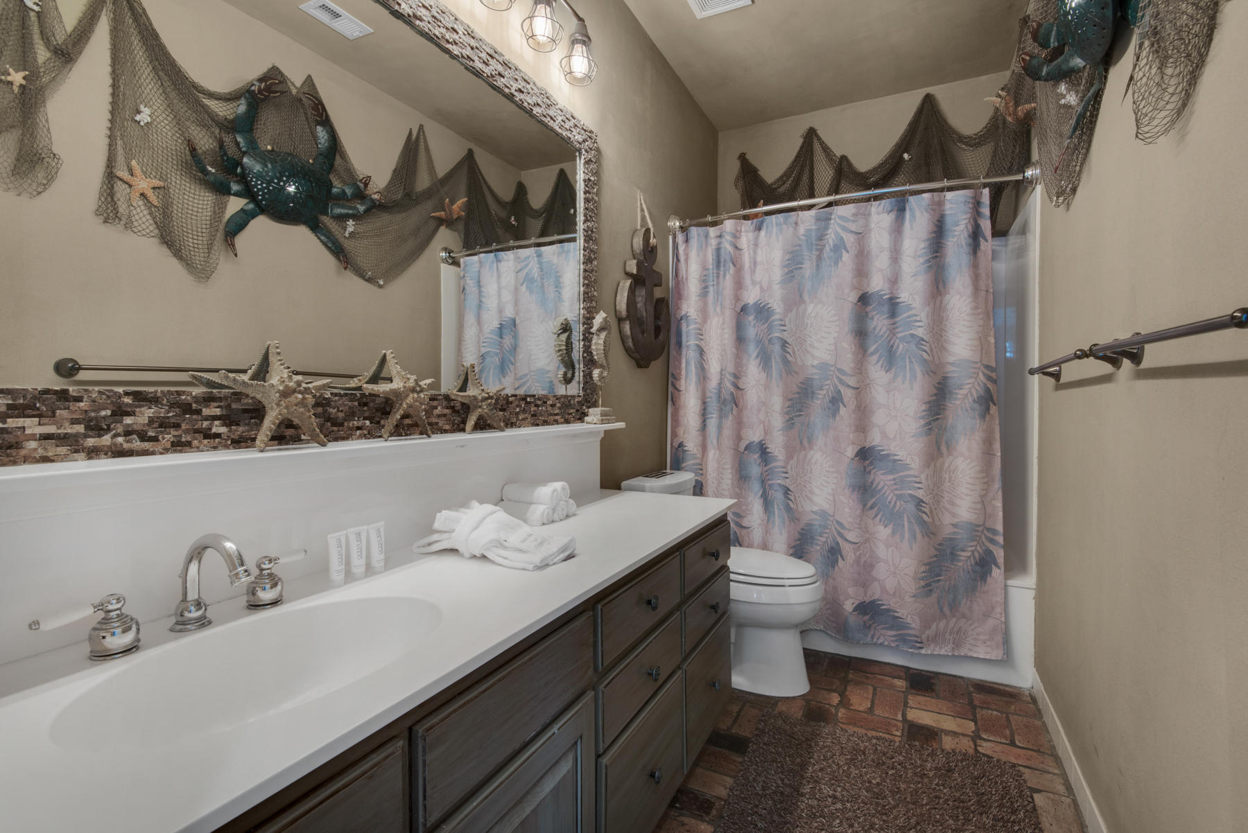 CRYSTAL SHORES - Residential