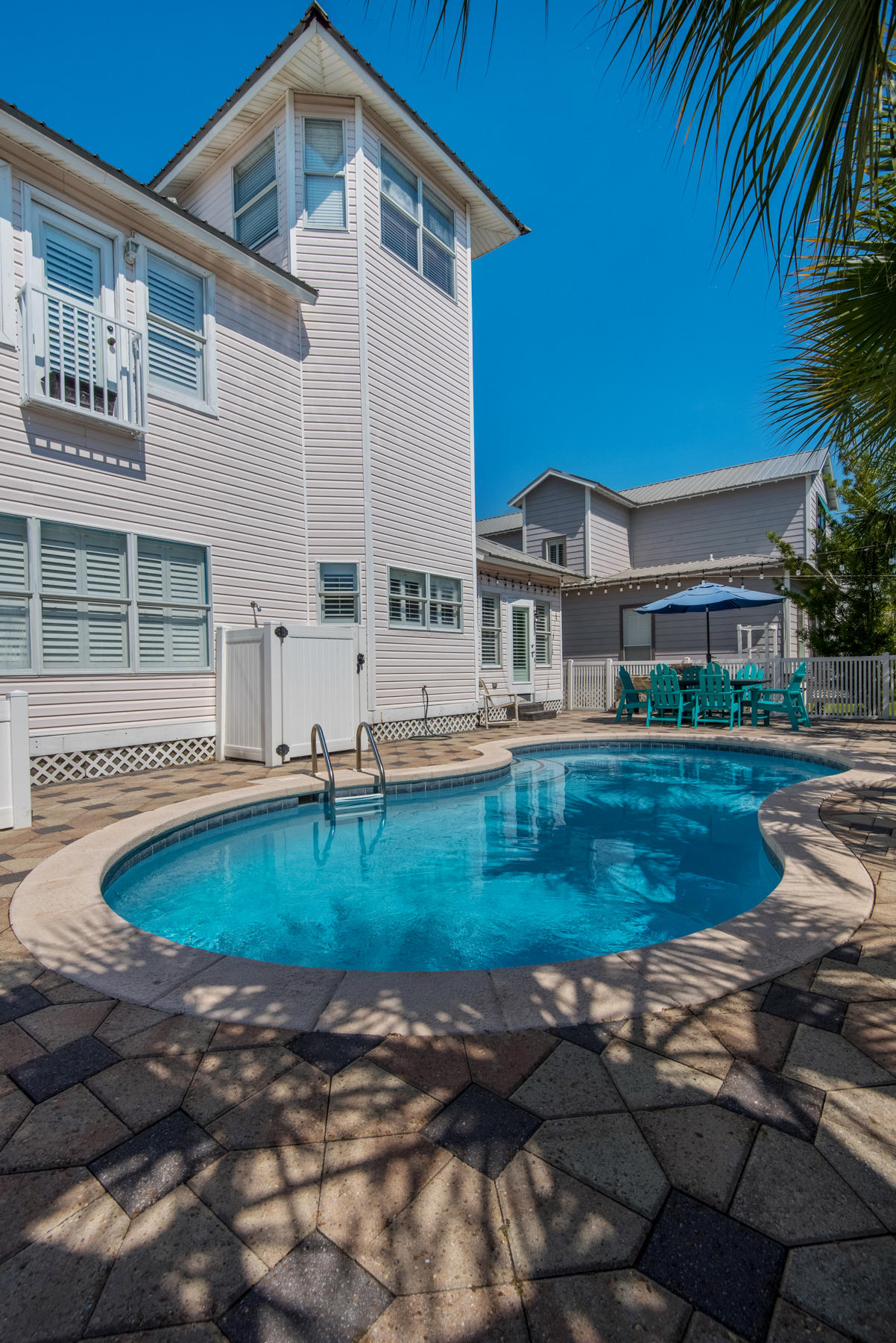 CRYSTAL SHORES - Residential