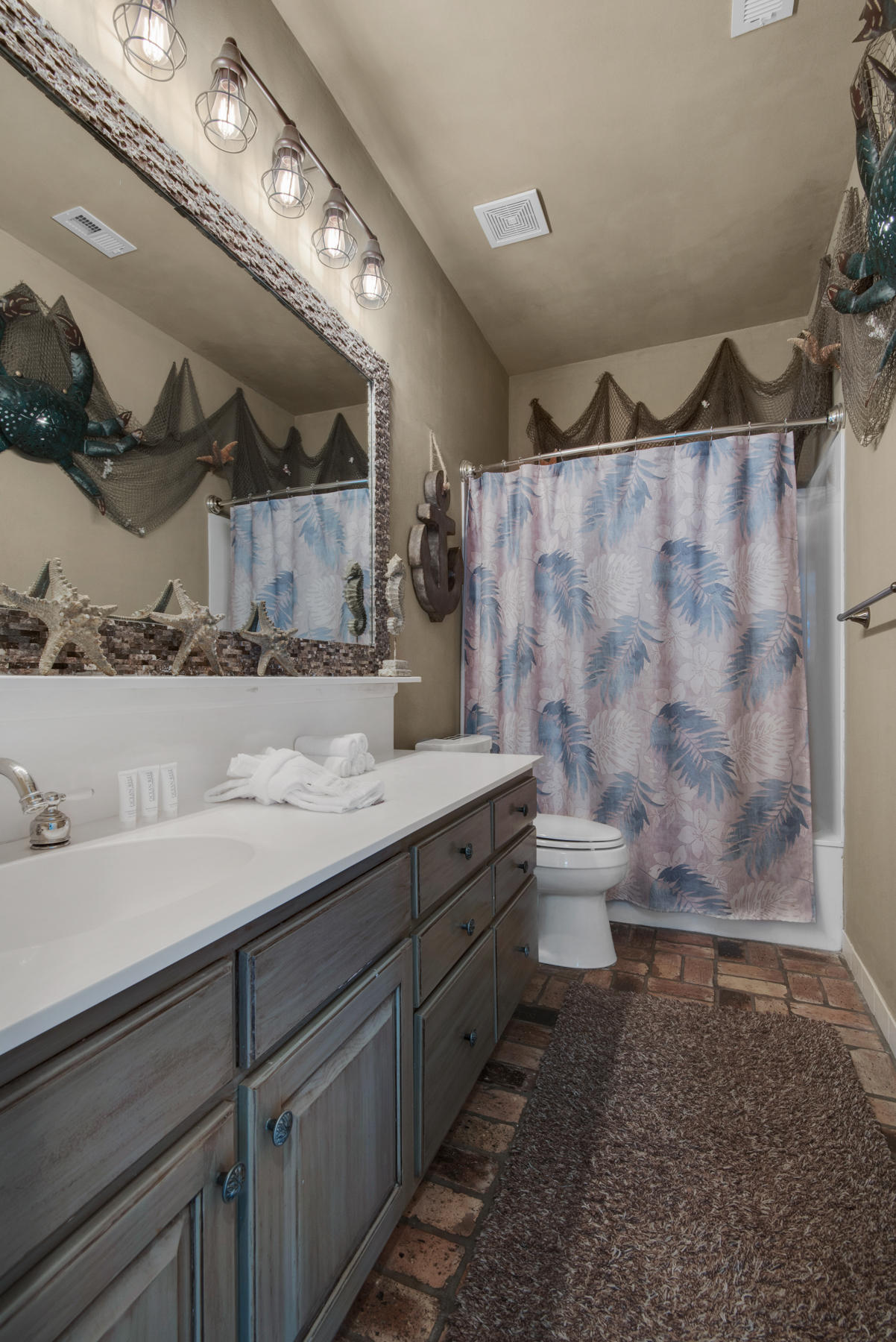 CRYSTAL SHORES - Residential