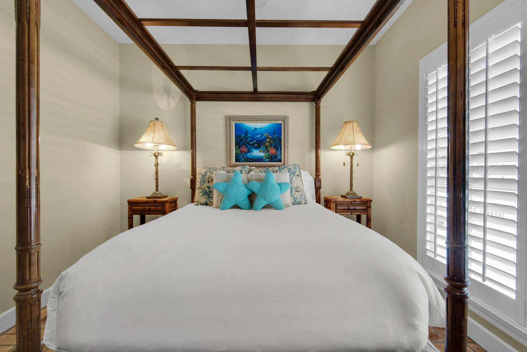 CRYSTAL SHORES - Residential