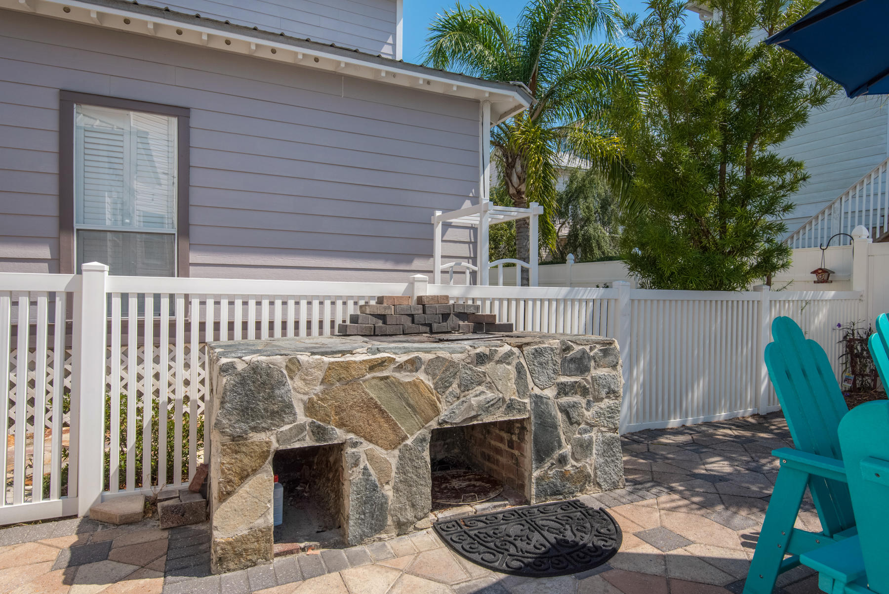 CRYSTAL SHORES - Residential