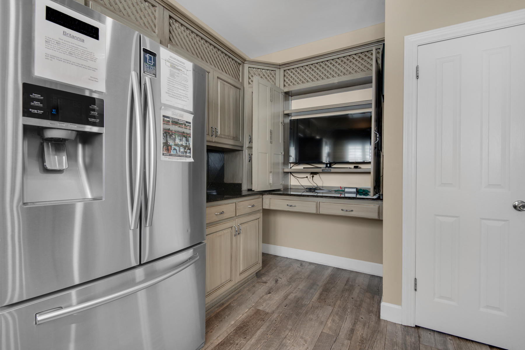 CRYSTAL SHORES - Residential