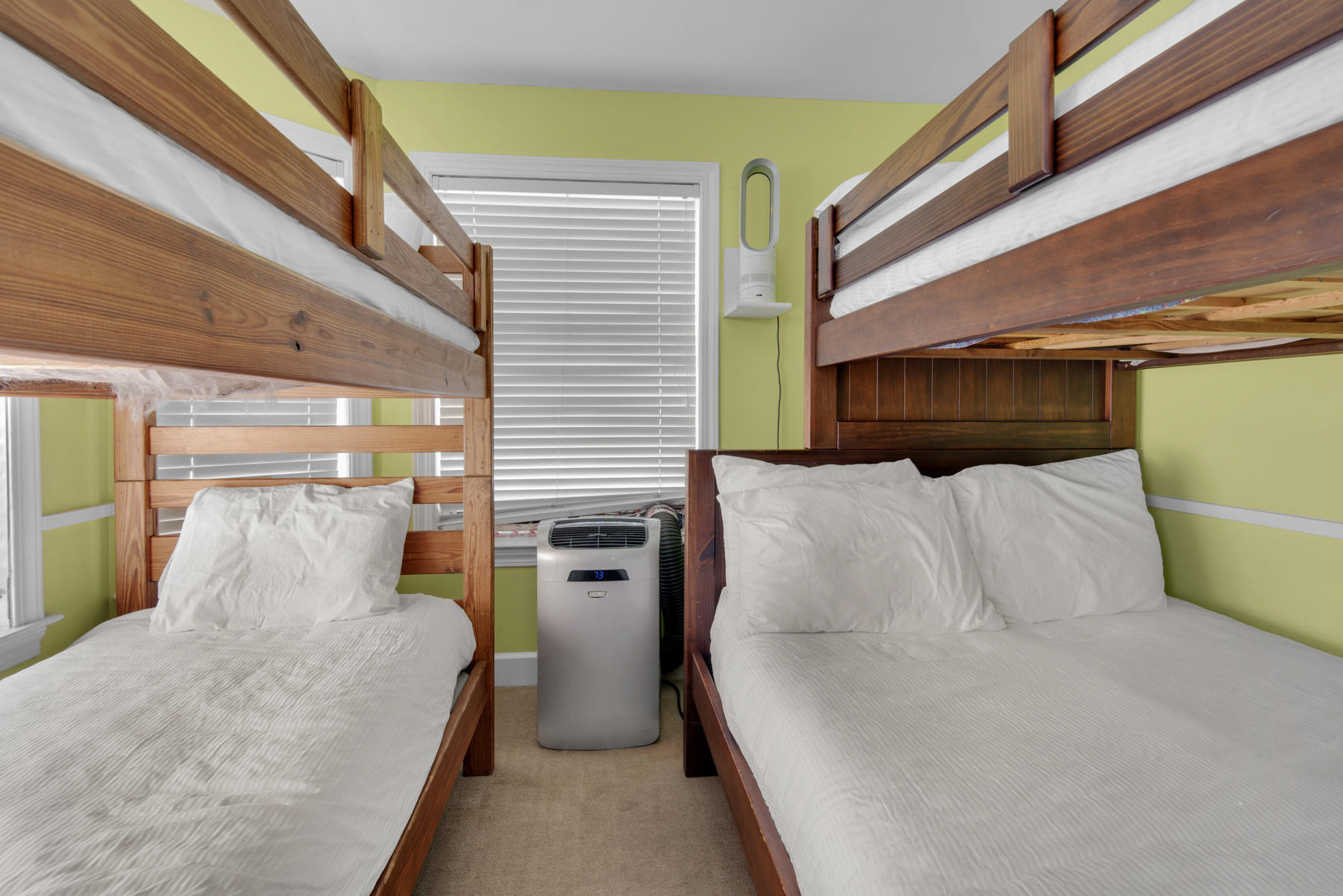 CRYSTAL SHORES - Residential