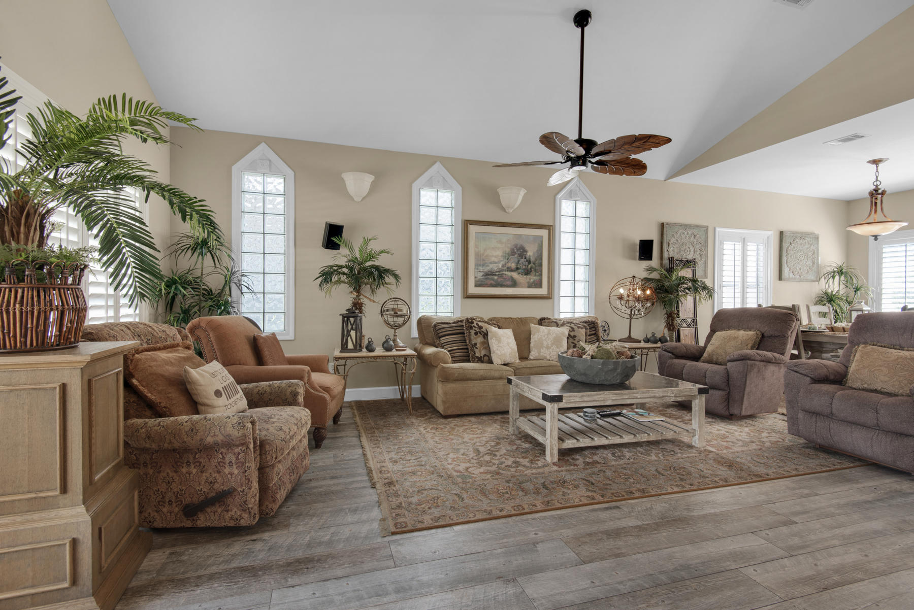 CRYSTAL SHORES - Residential