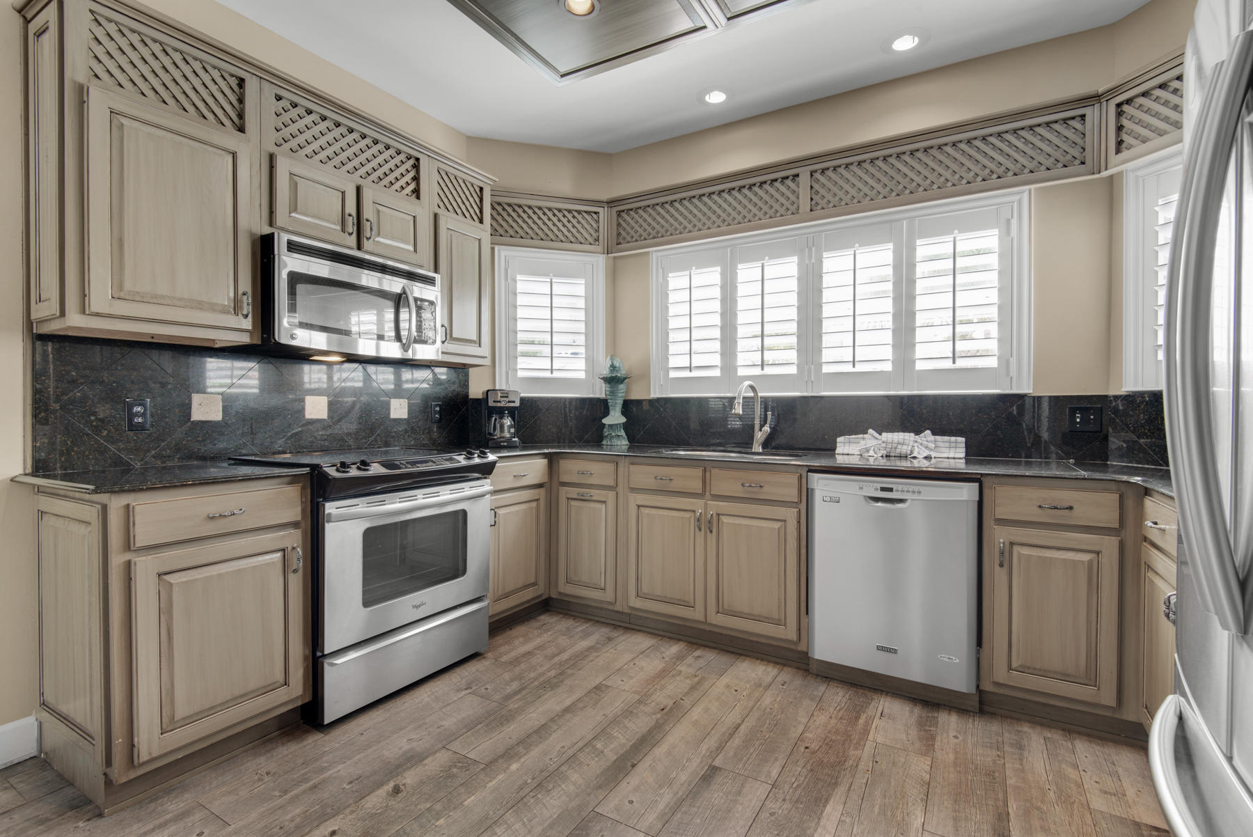 CRYSTAL SHORES - Residential