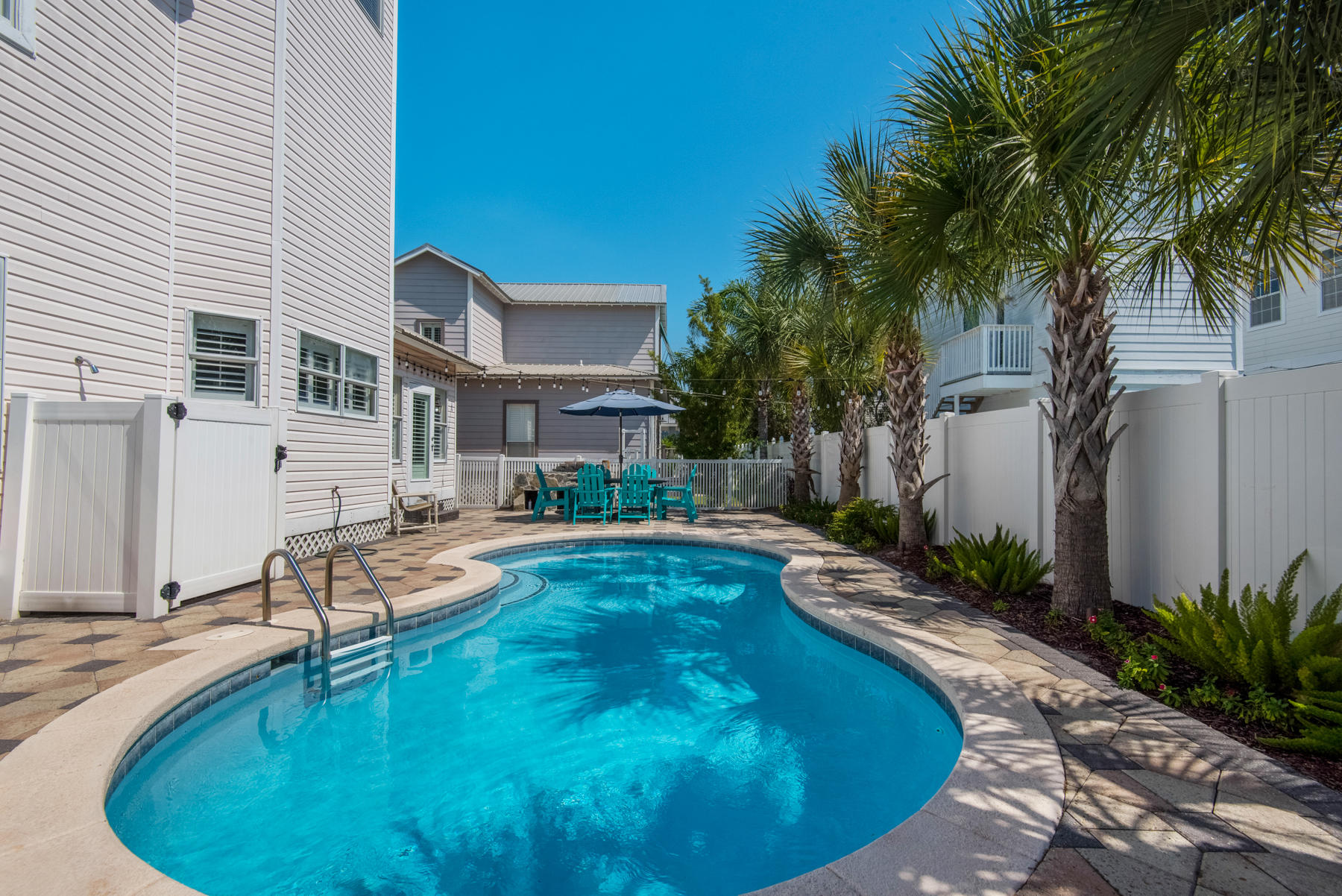 CRYSTAL SHORES - Residential