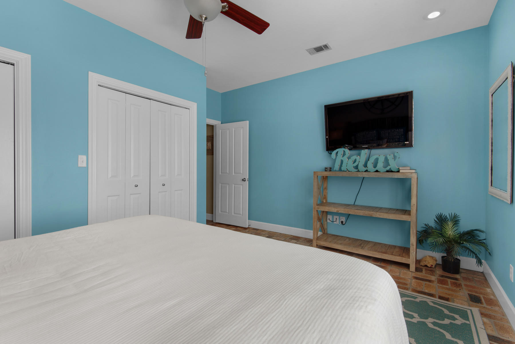 CRYSTAL SHORES - Residential