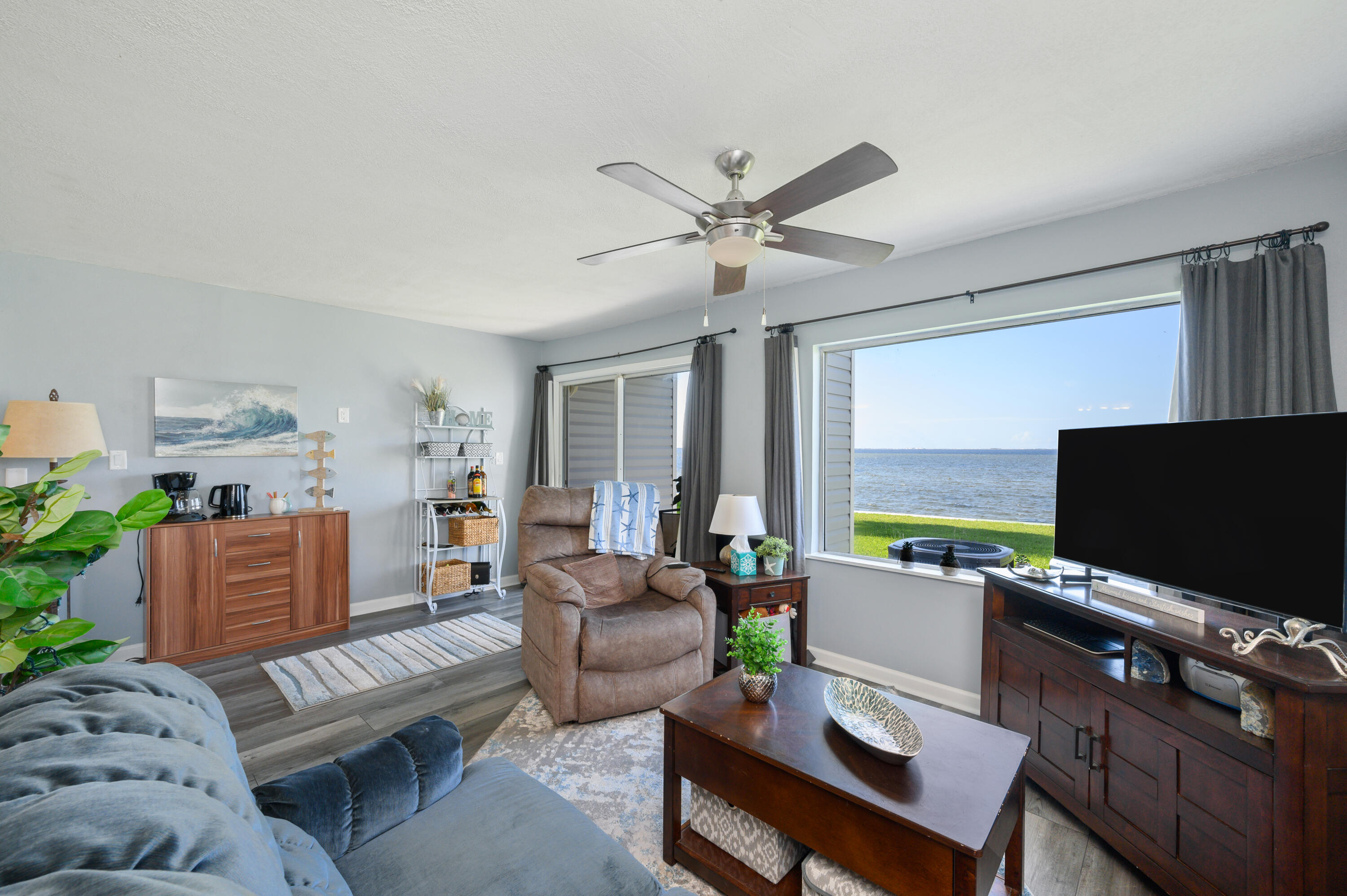 FINISTERRA CONDO - Residential