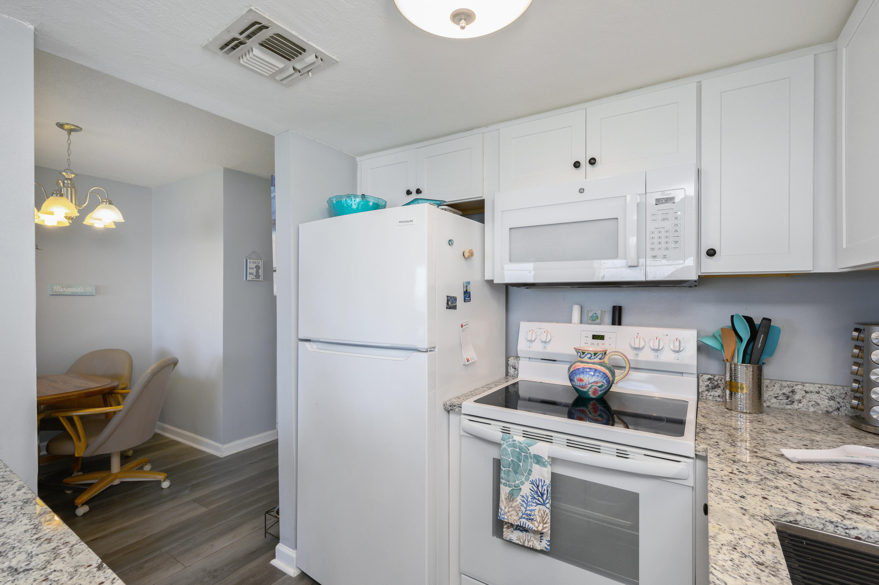 FINISTERRA CONDO - Residential