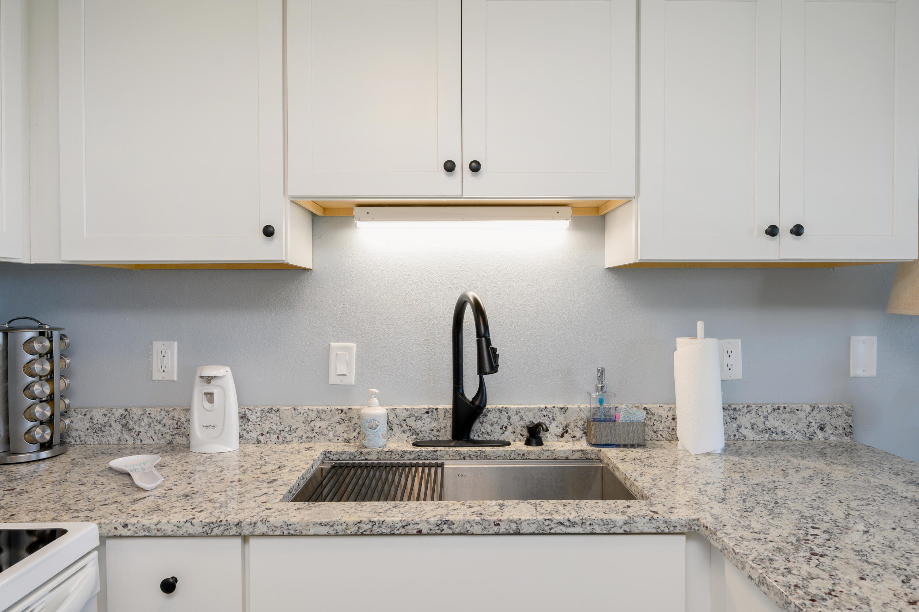 FINISTERRA CONDO - Residential