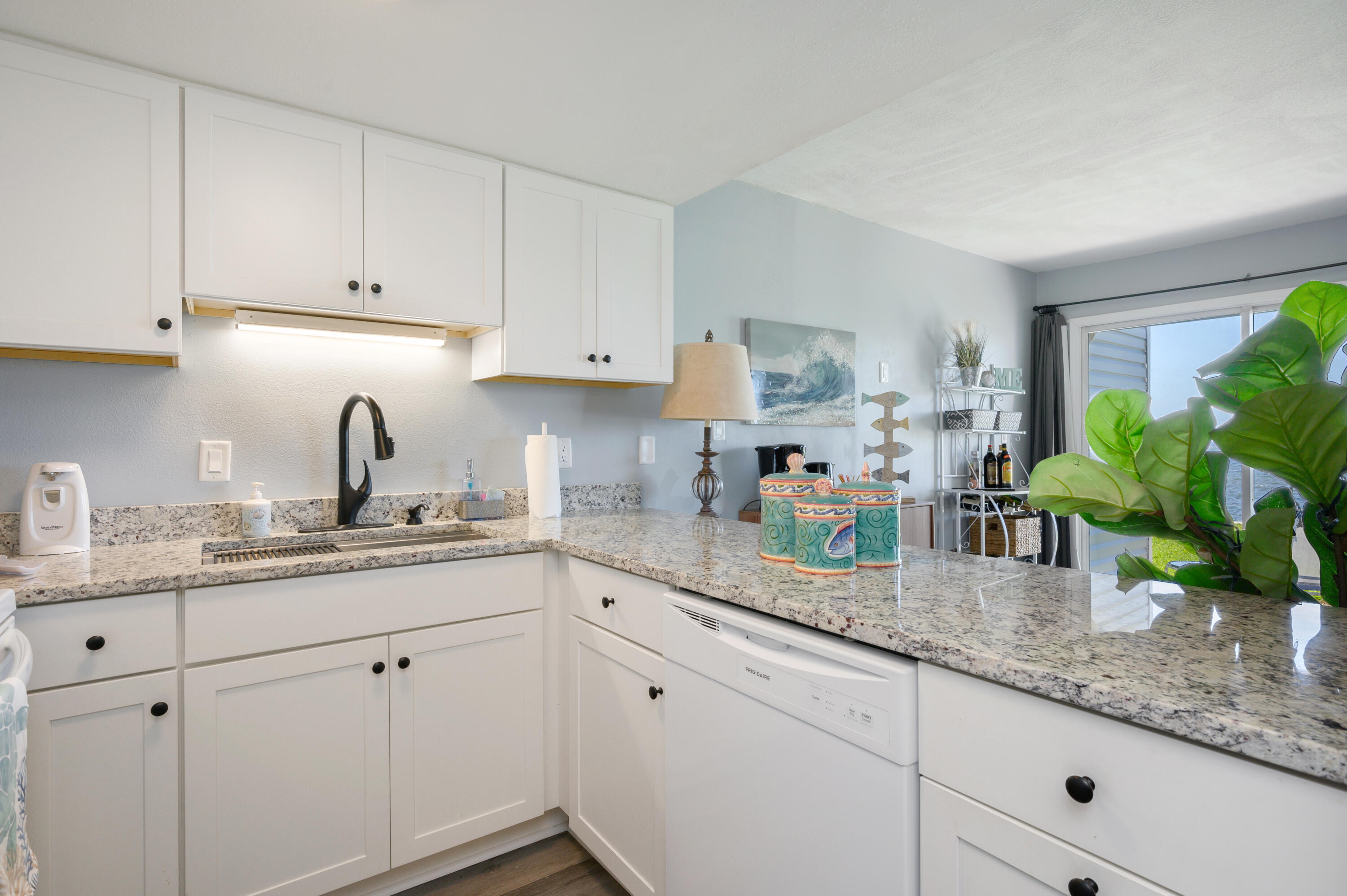 FINISTERRA CONDO - Residential