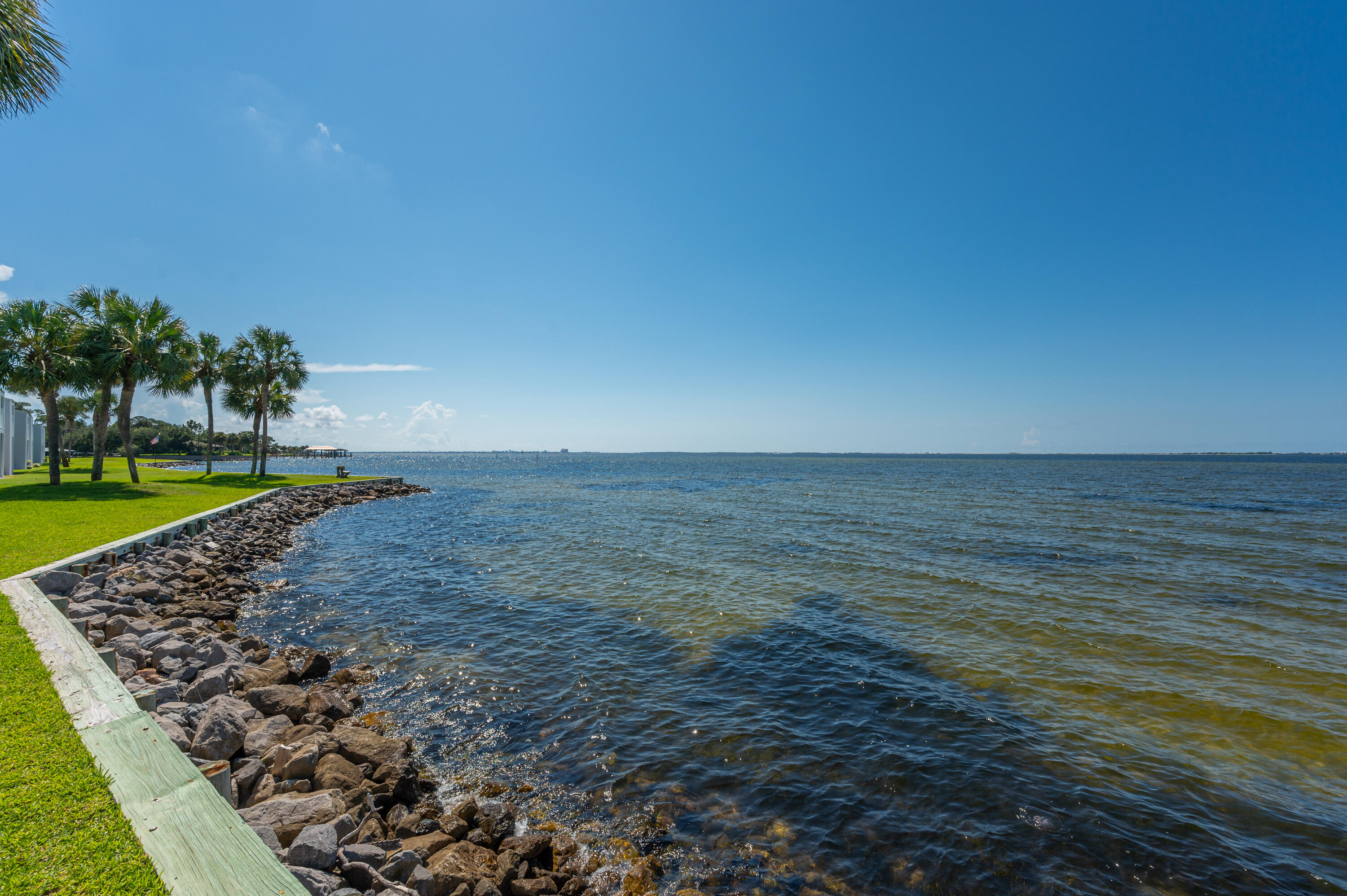 FINISTERRA CONDO - Residential